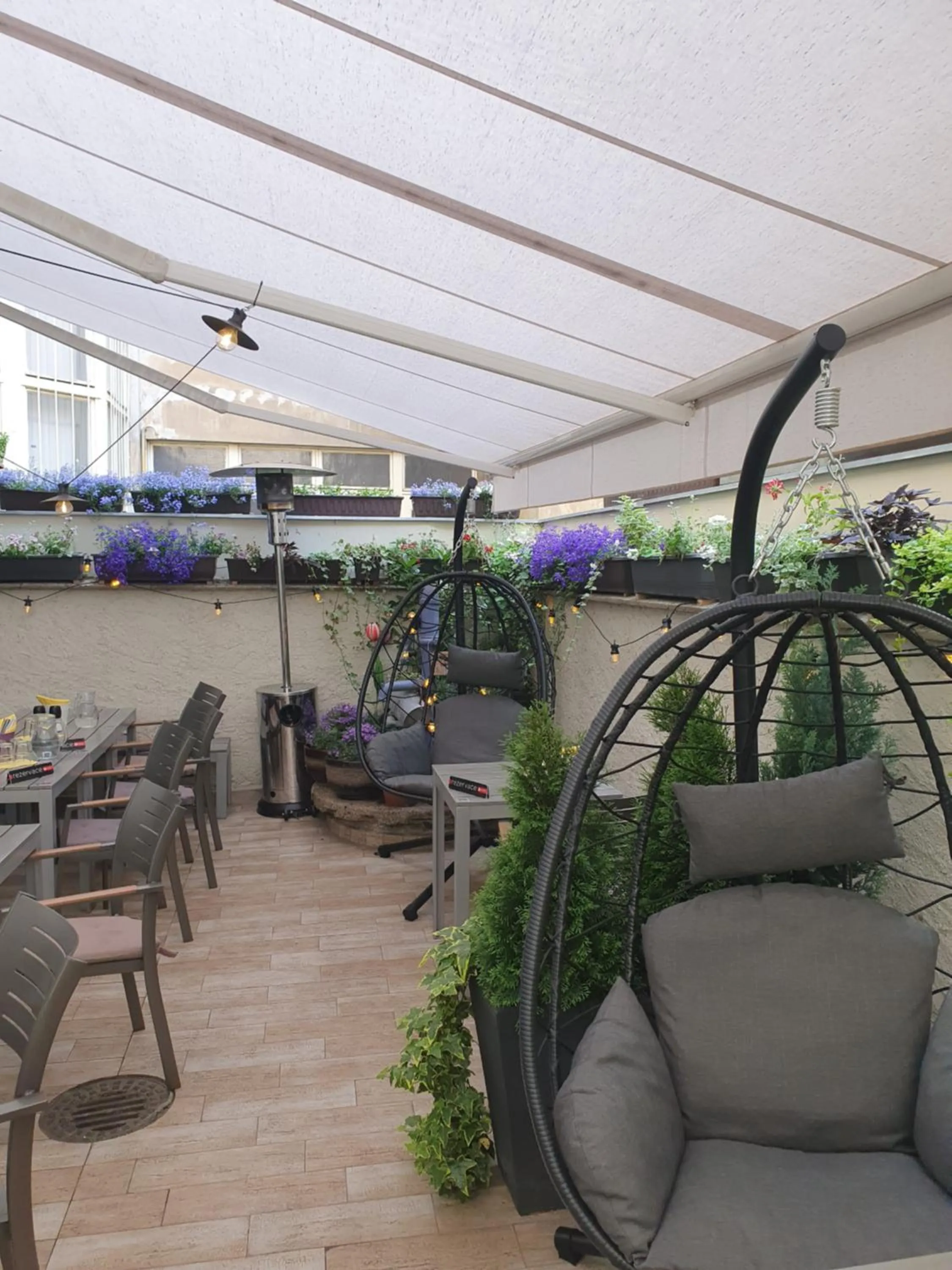 Restaurant/places to eat in Novoměstský hotel