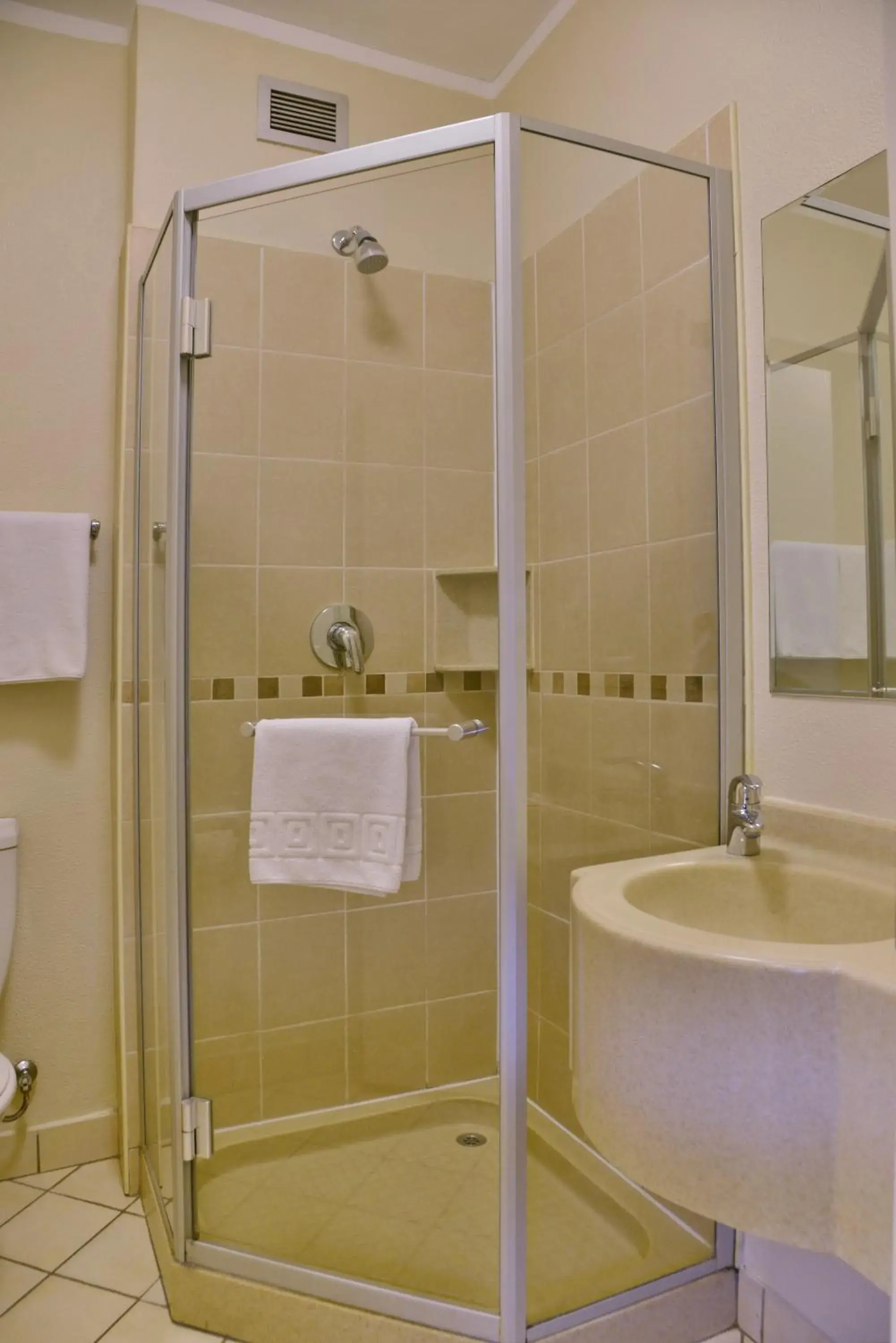 Small Double Room in Road Lodge Southgate Small Double Room in Road Lodge Southgate