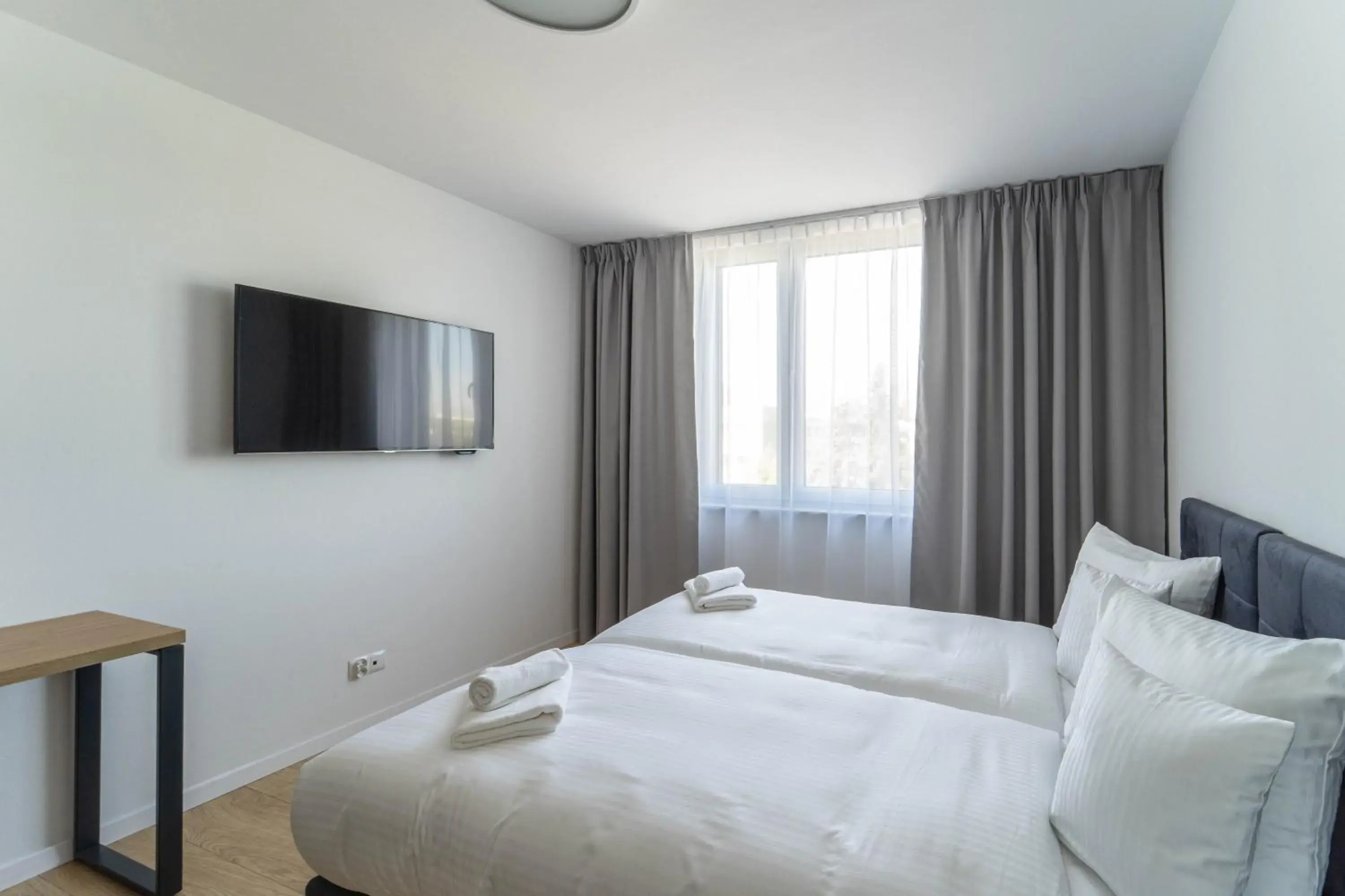 Photo of the whole room, Bed in Milo Aparthotel Photo of the whole room, Bed in Milo Aparthotel