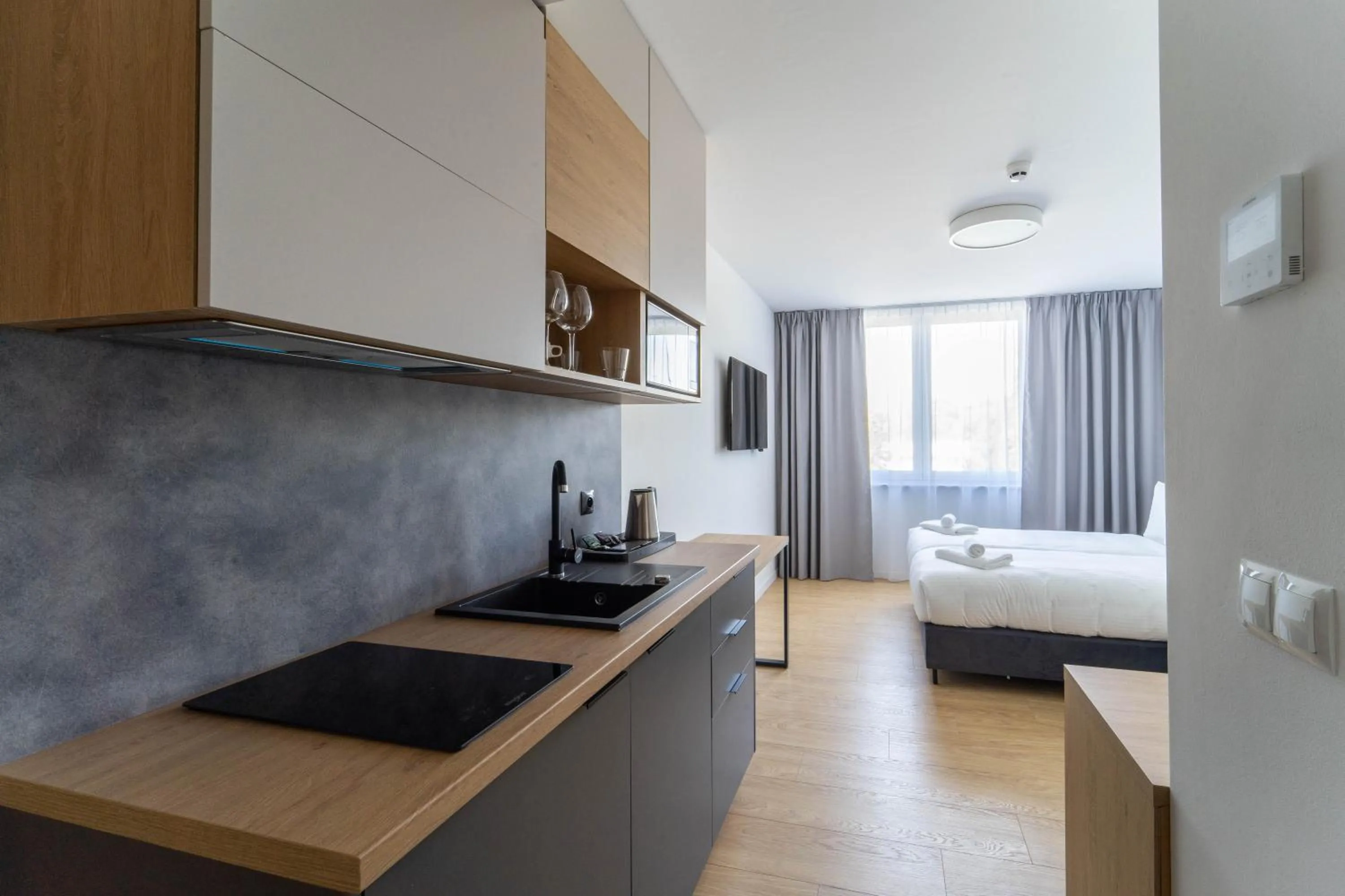 Kitchen or kitchenette, Bed in Milo Aparthotel