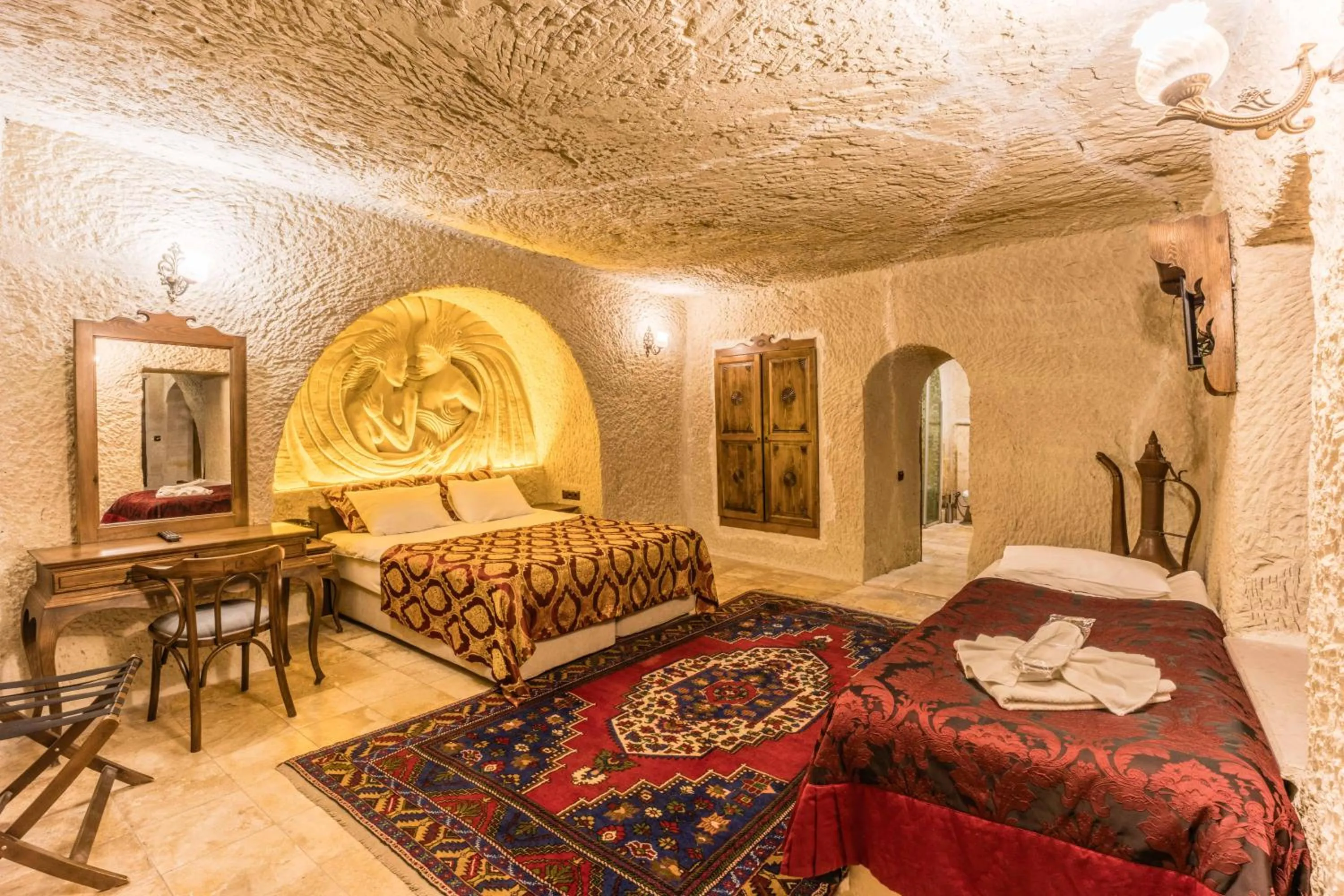 Photo of the whole room, Bed in Phocas Cave Suites