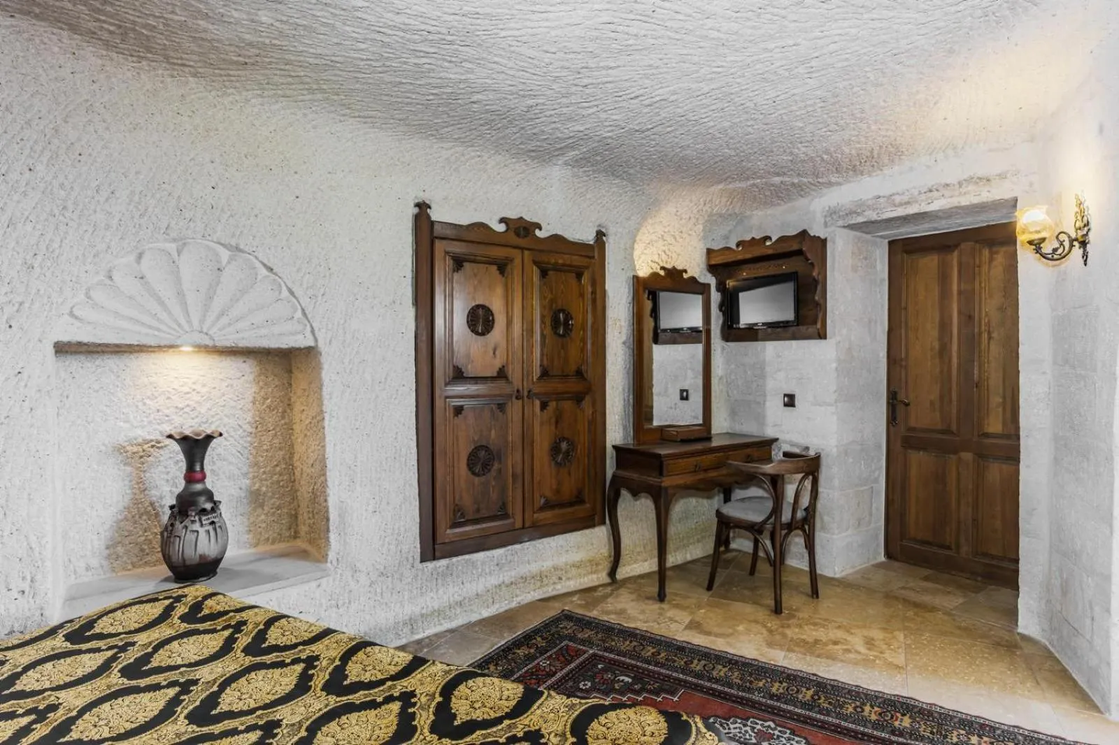 TV and multimedia in Phocas Cave Suites