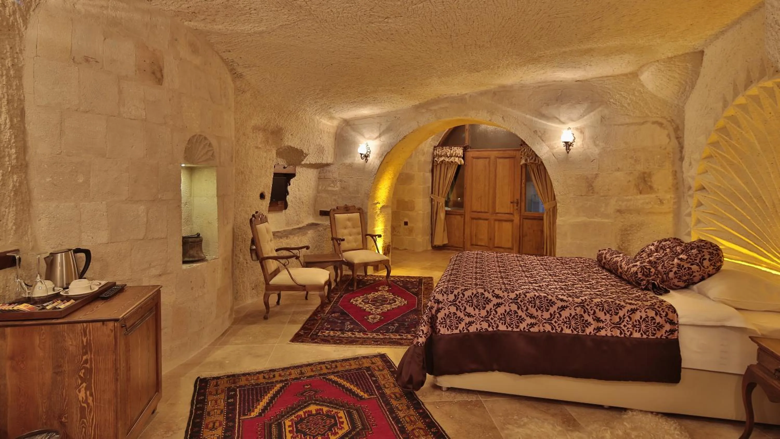 Photo of the whole room, Bed in Phocas Cave Suites