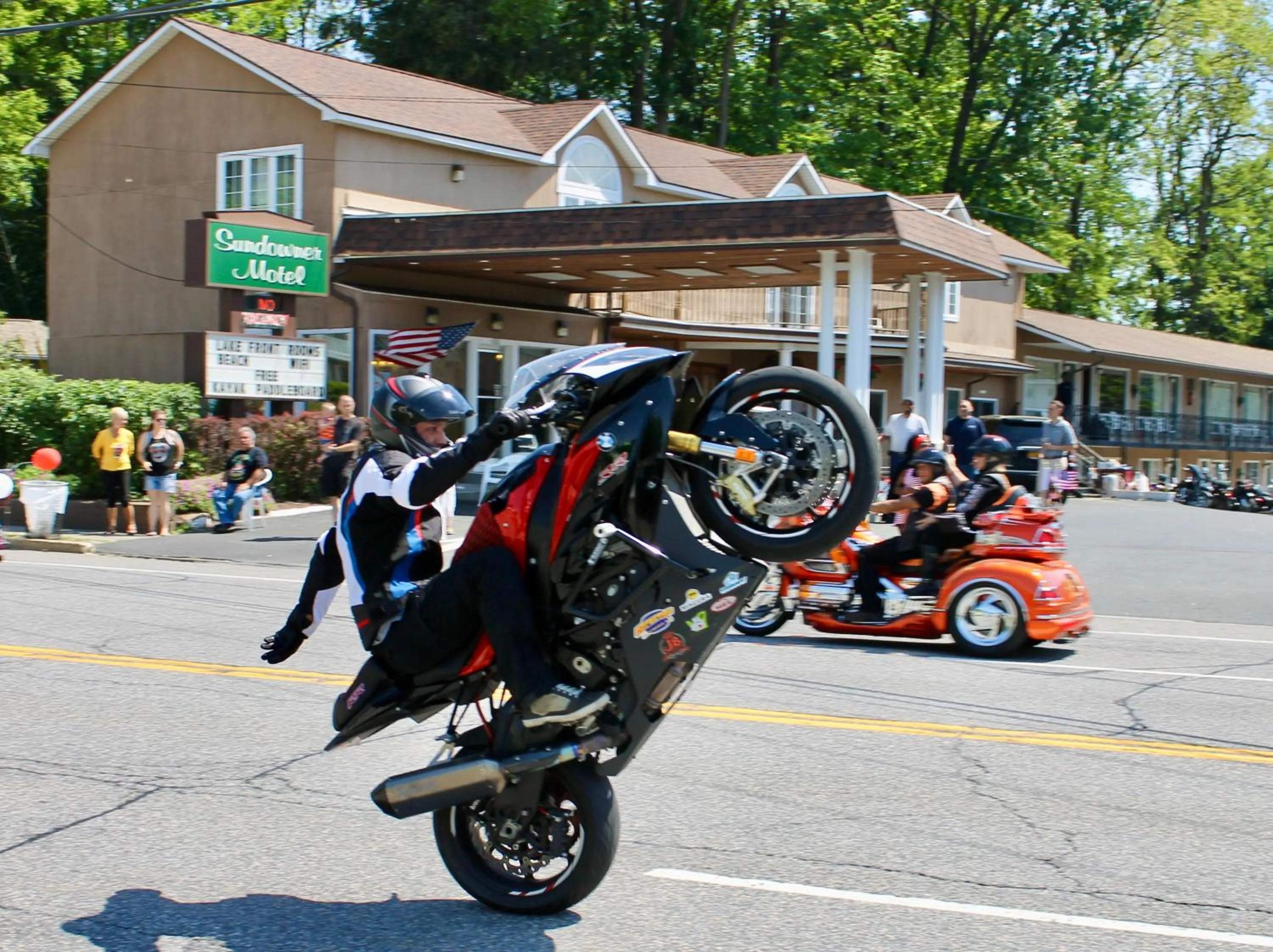 Entertainment in Lake Haven Motel