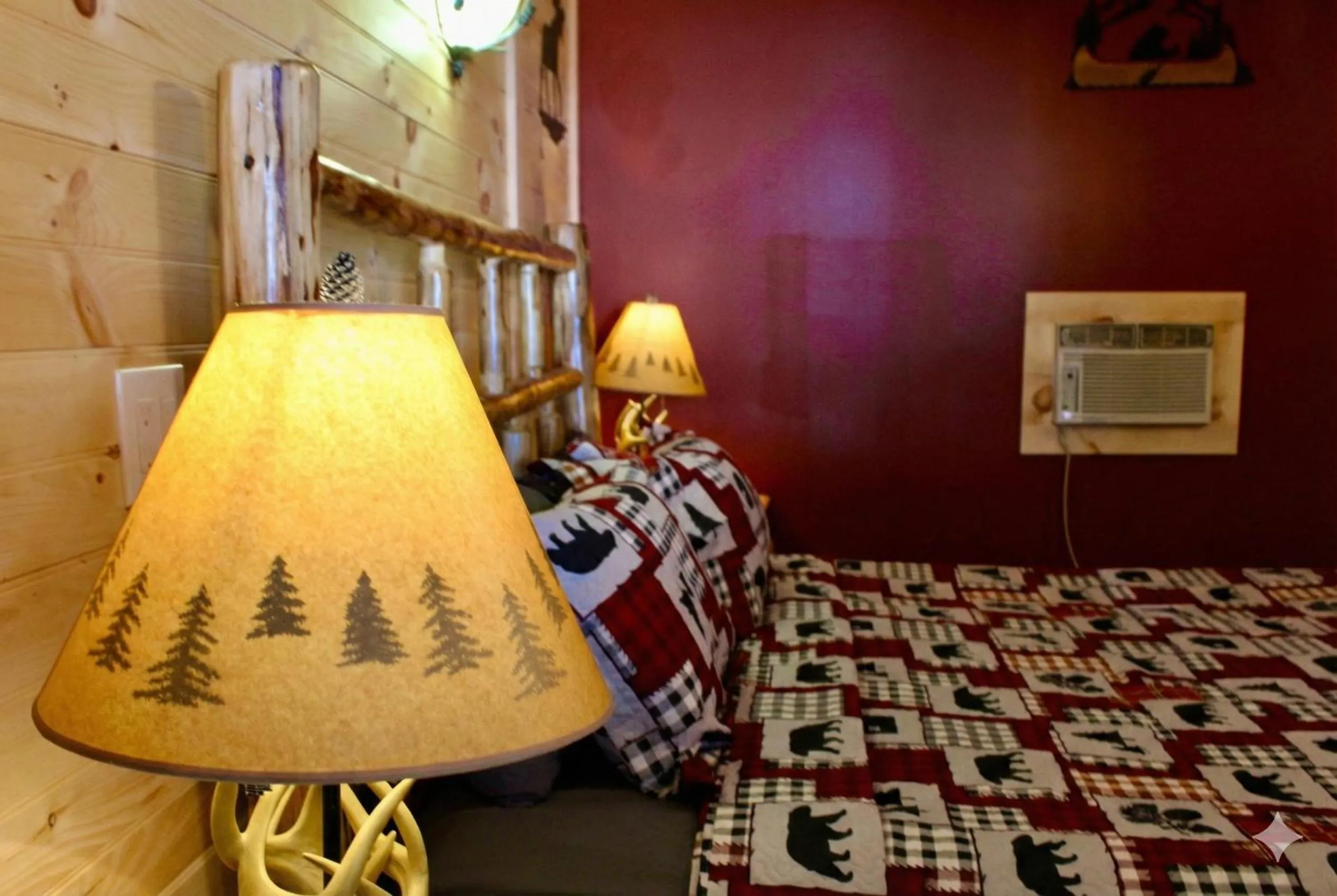 Bed in Lake Haven Motel