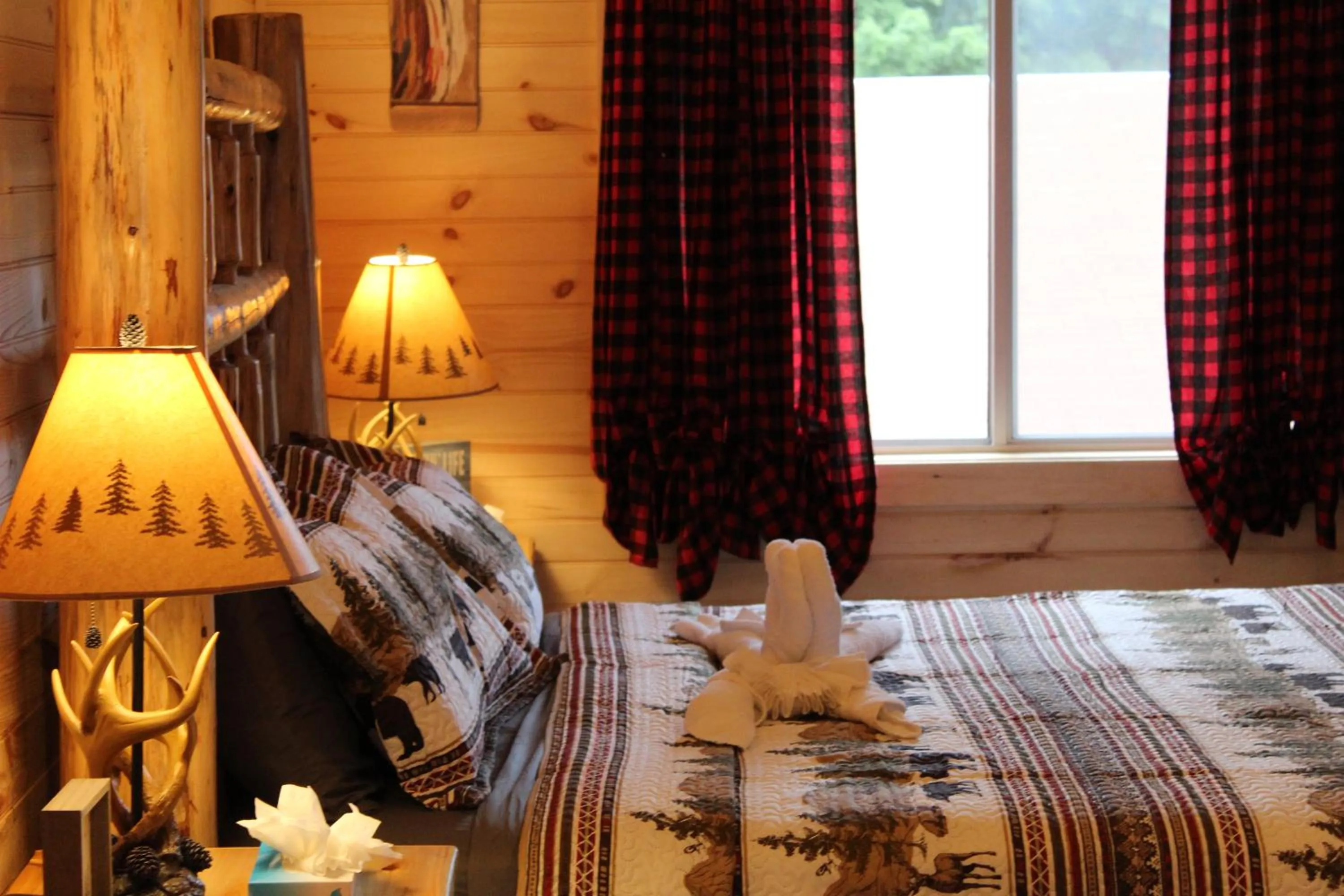 Bed in Lake Haven Motel