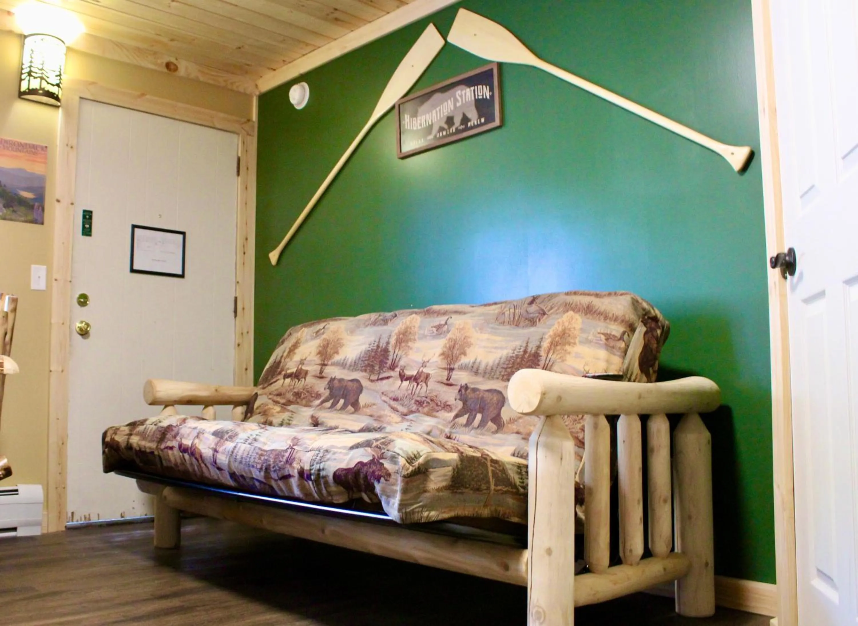 Bed in Lake Haven Motel