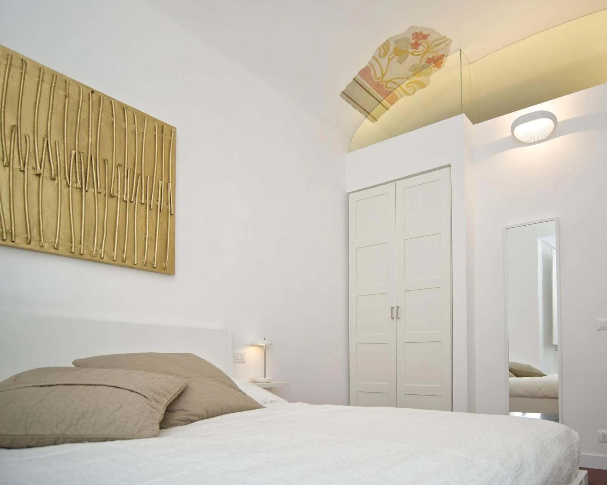 Photo of the whole room, Bed in Vatican Charme