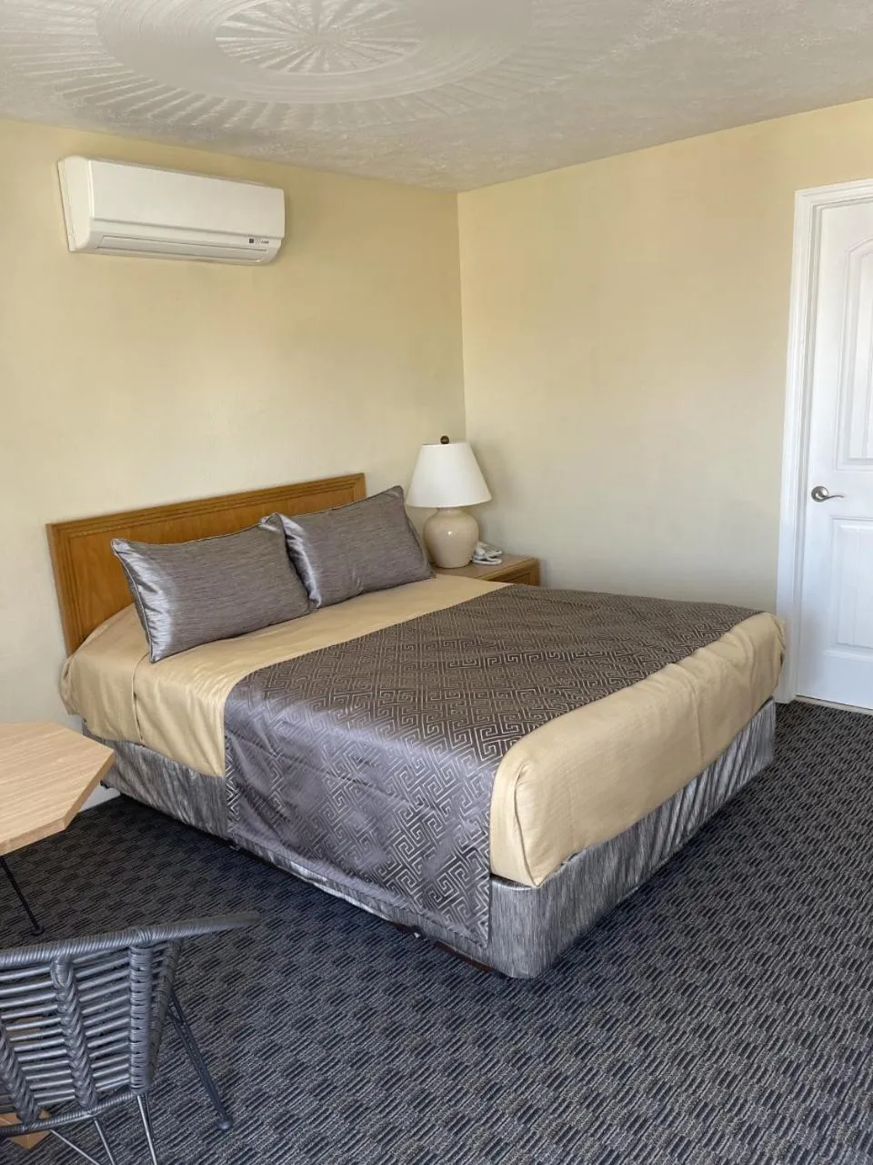 Standard King Room in Lake Front Hotel