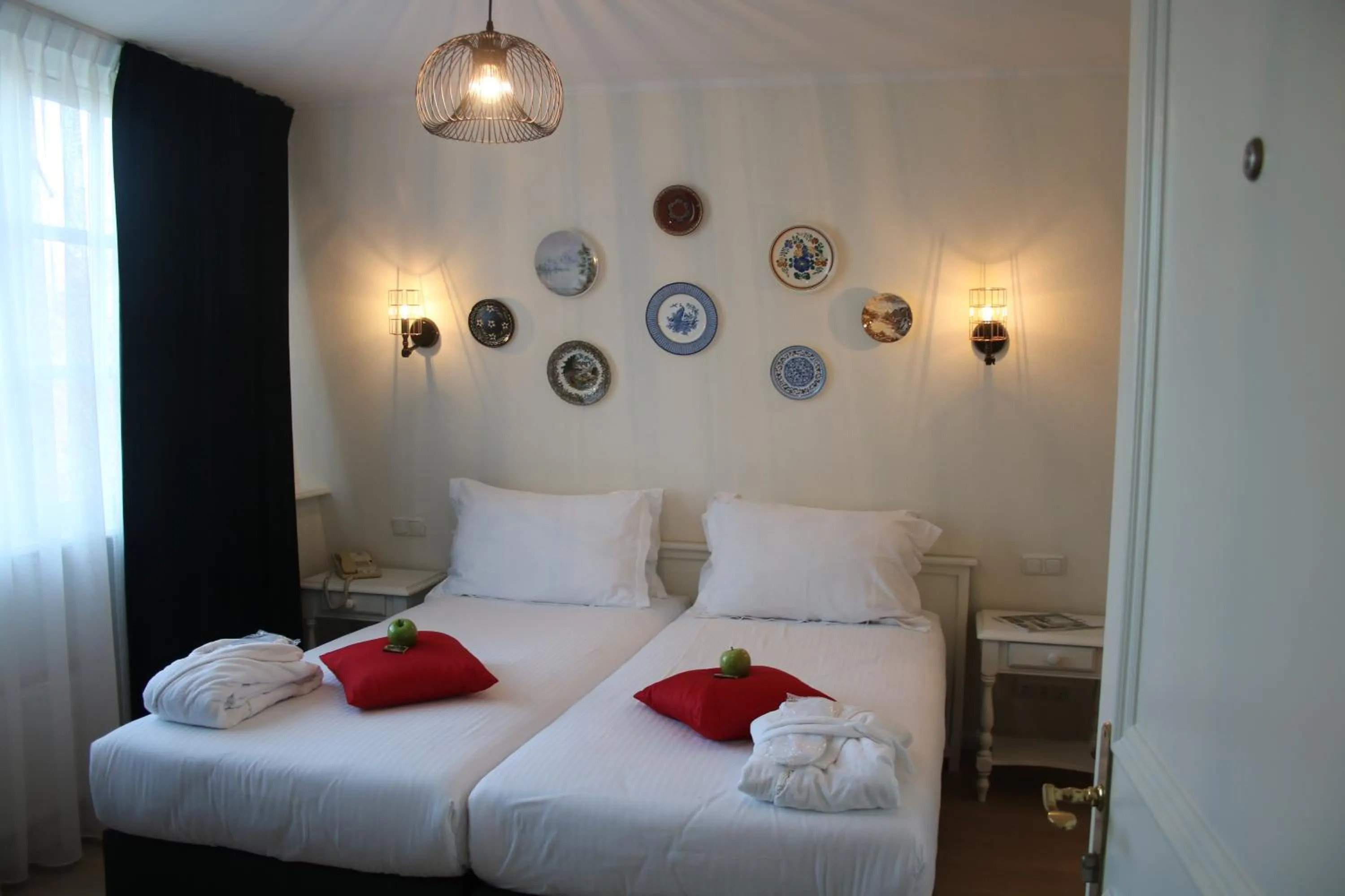 Garden view, Bed in Alp de Veenen Hotel