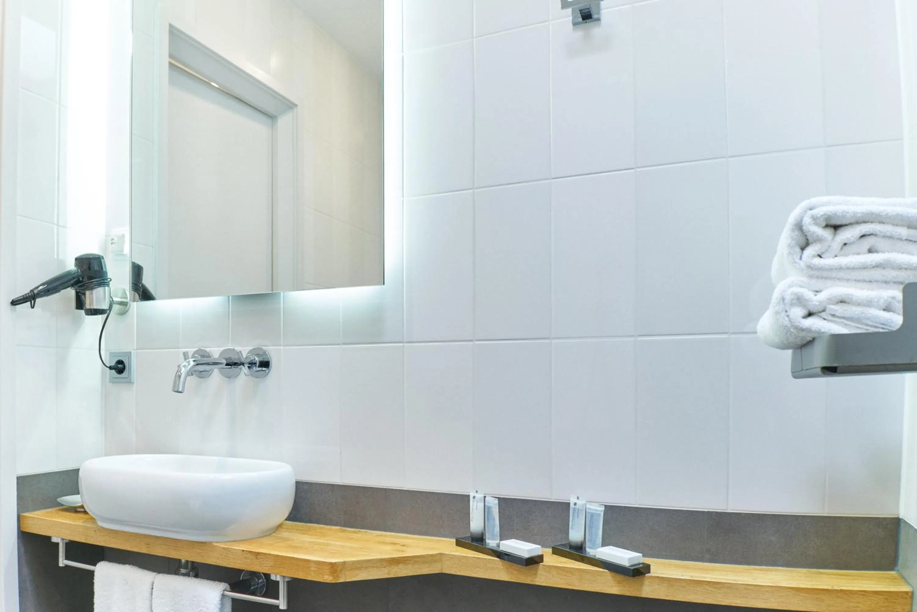 Shower in Alp de Veenen Hotel