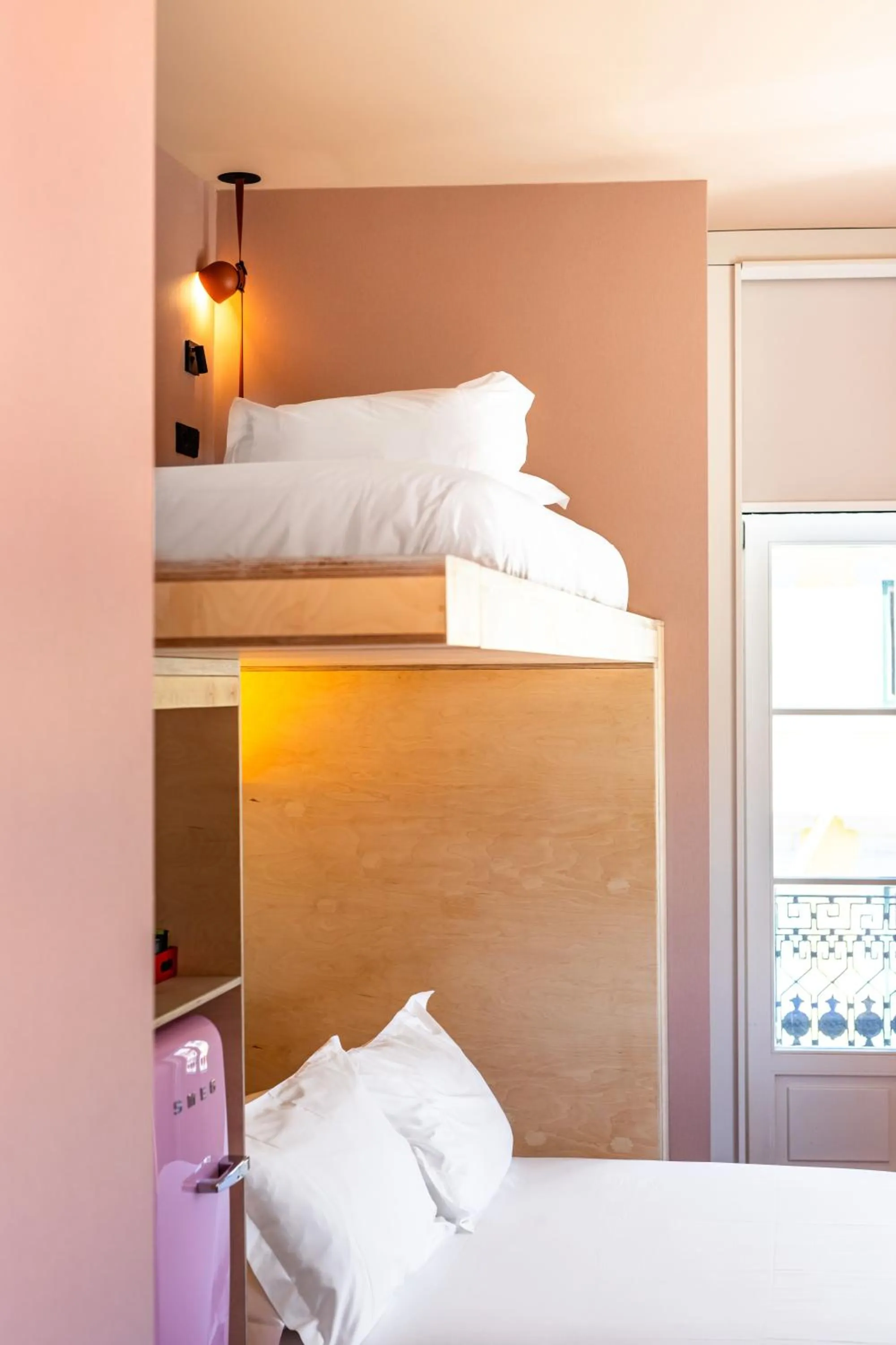 Bedroom, Bed in Independente Bica