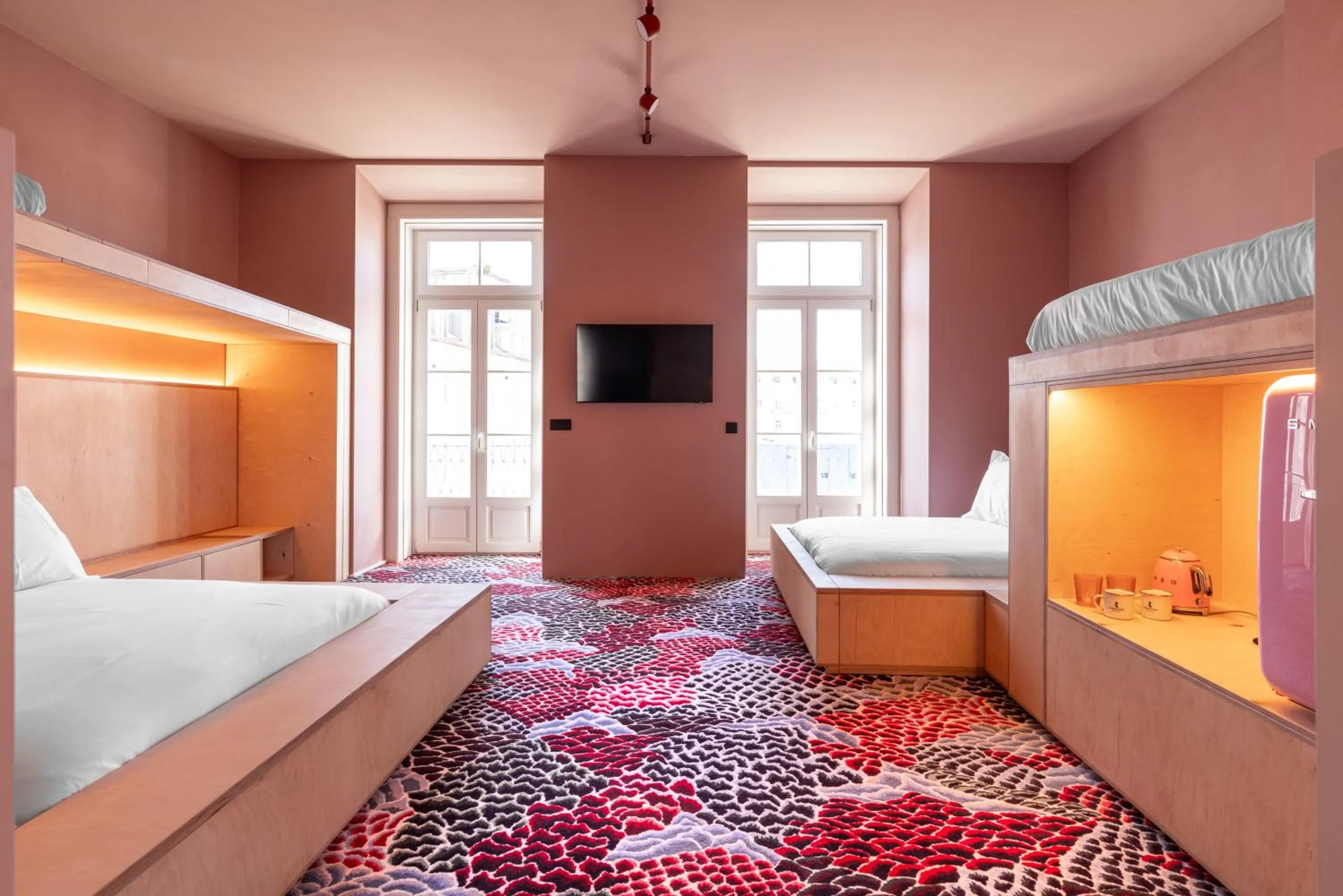 Bedroom, Bed in Independente Bica