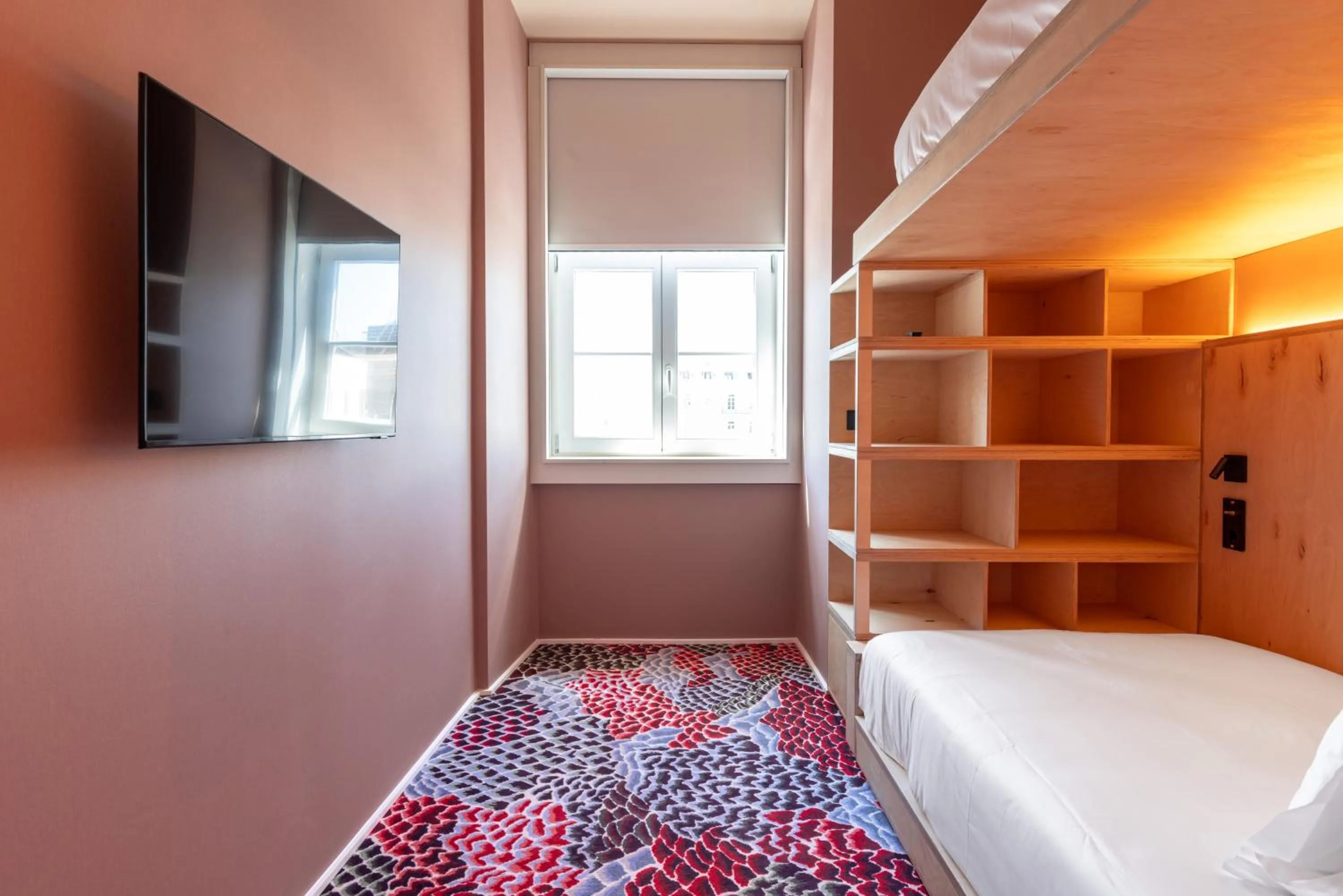 Bedroom, Bed in Independente Bica