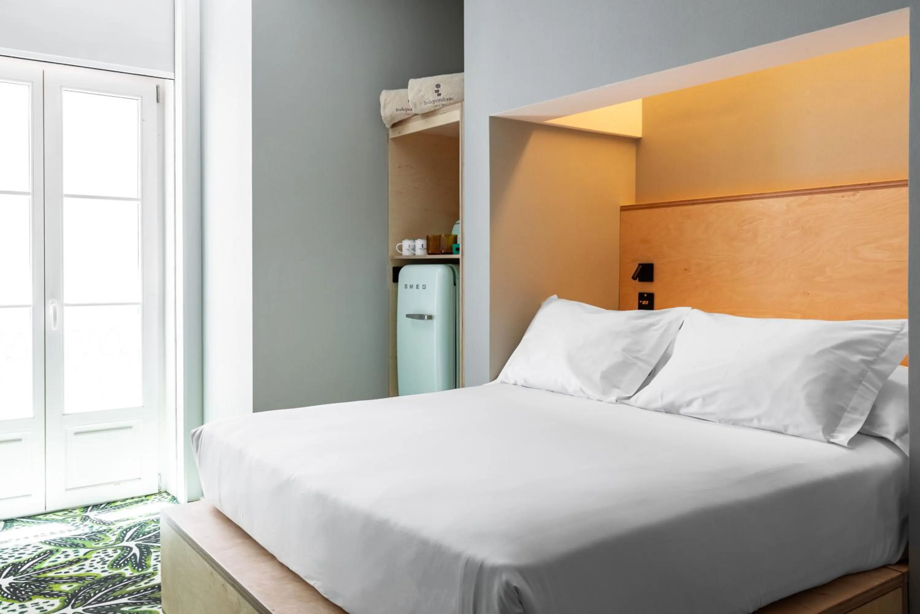 Bedroom, Bed in Independente Bica