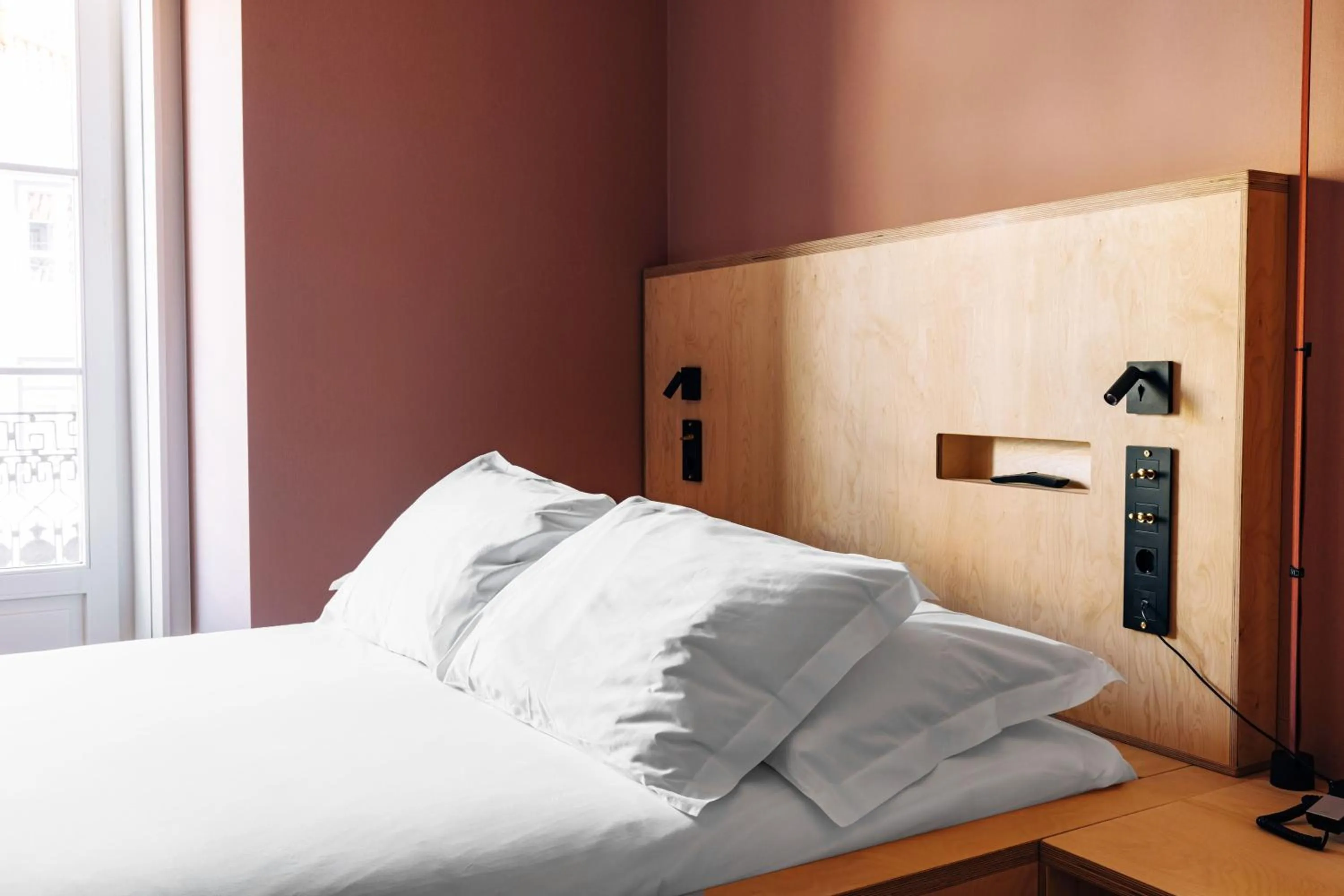 Bedroom, Bed in Independente Bica