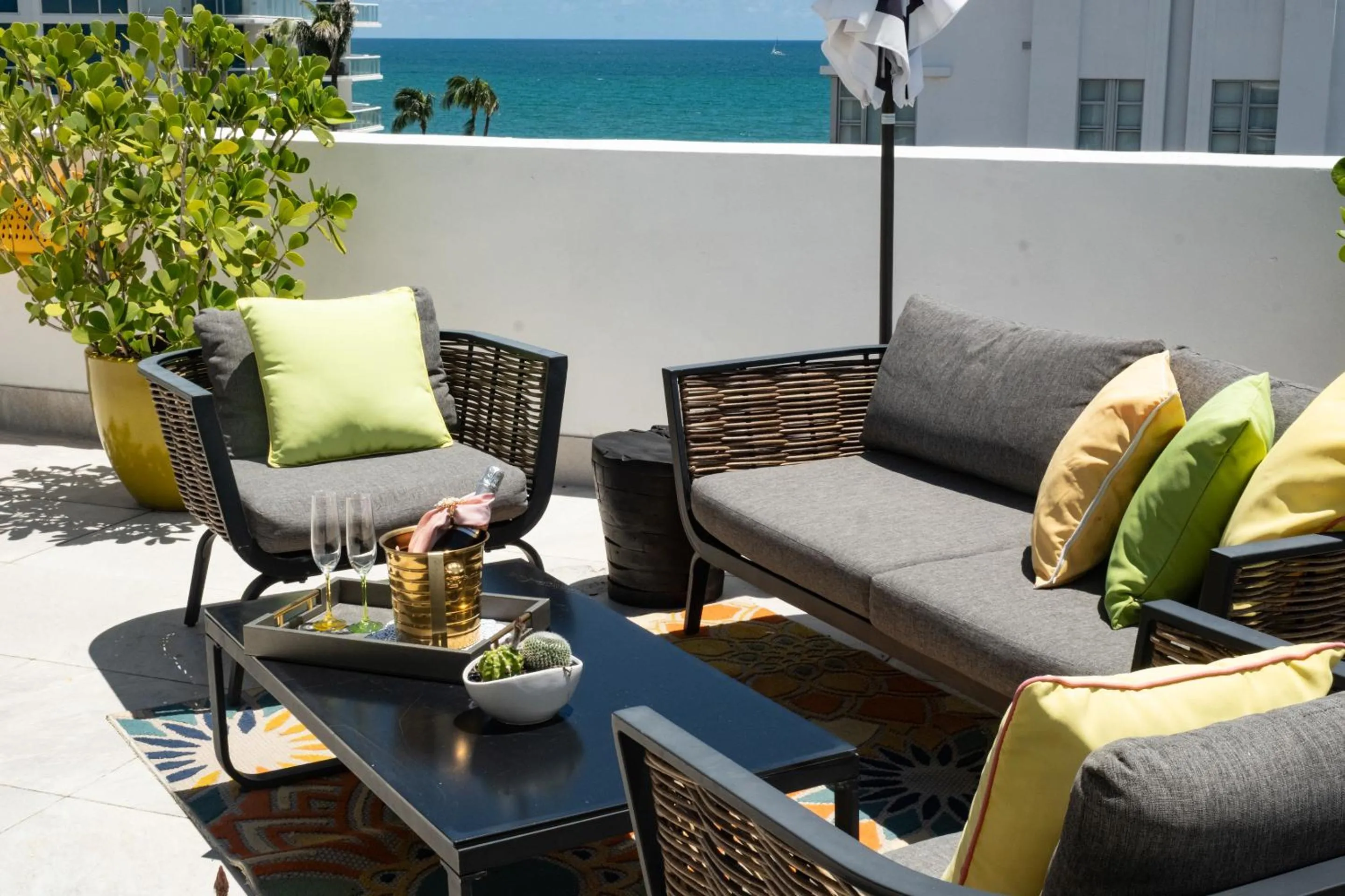 Seating area in Hotel Croydon