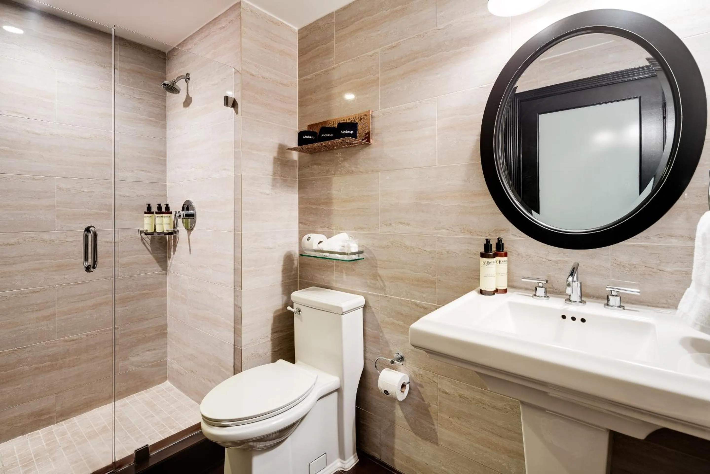 Shower in Hotel Croydon