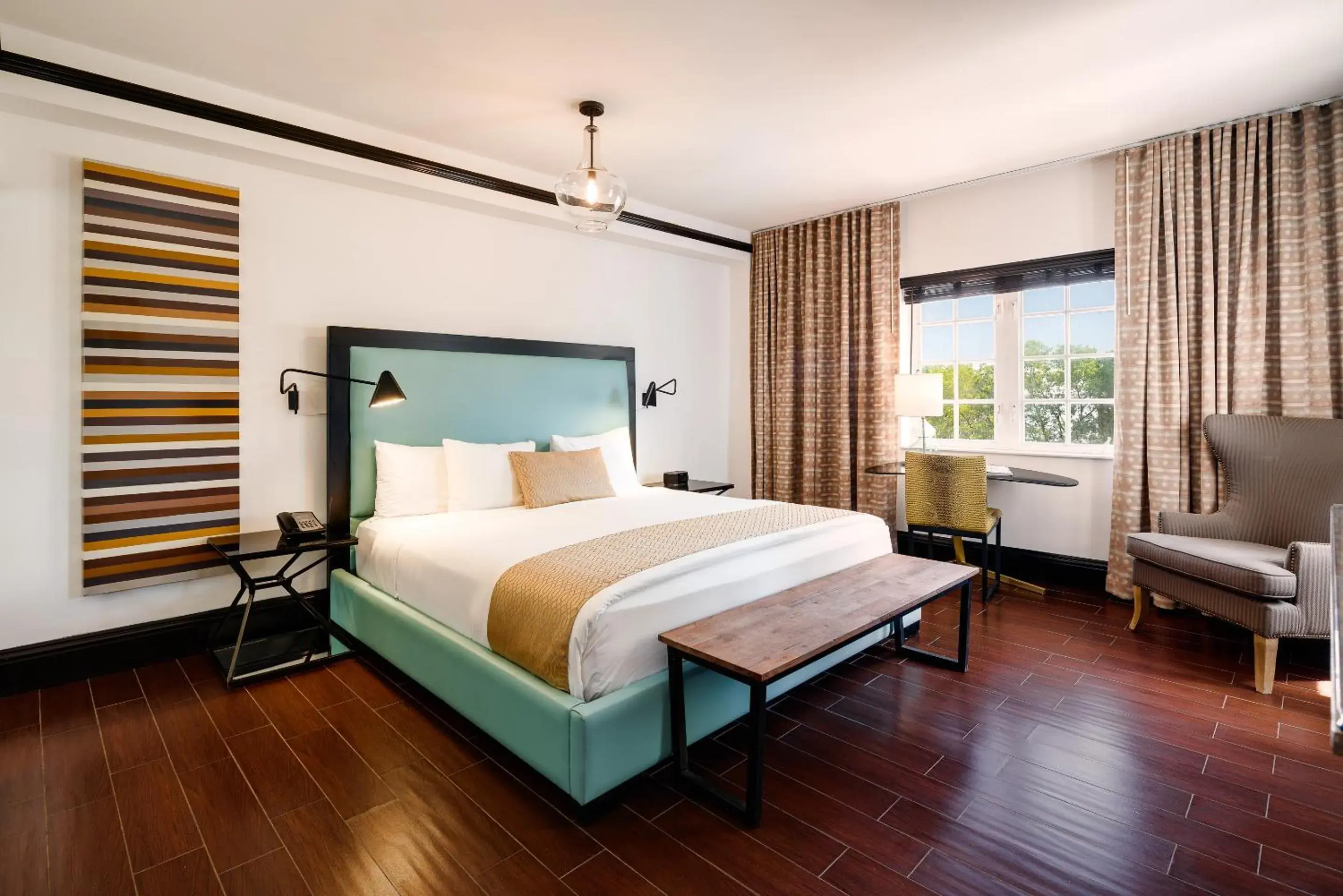 Classic King Room in Hotel Croydon Classic King Room in Hotel Croydon