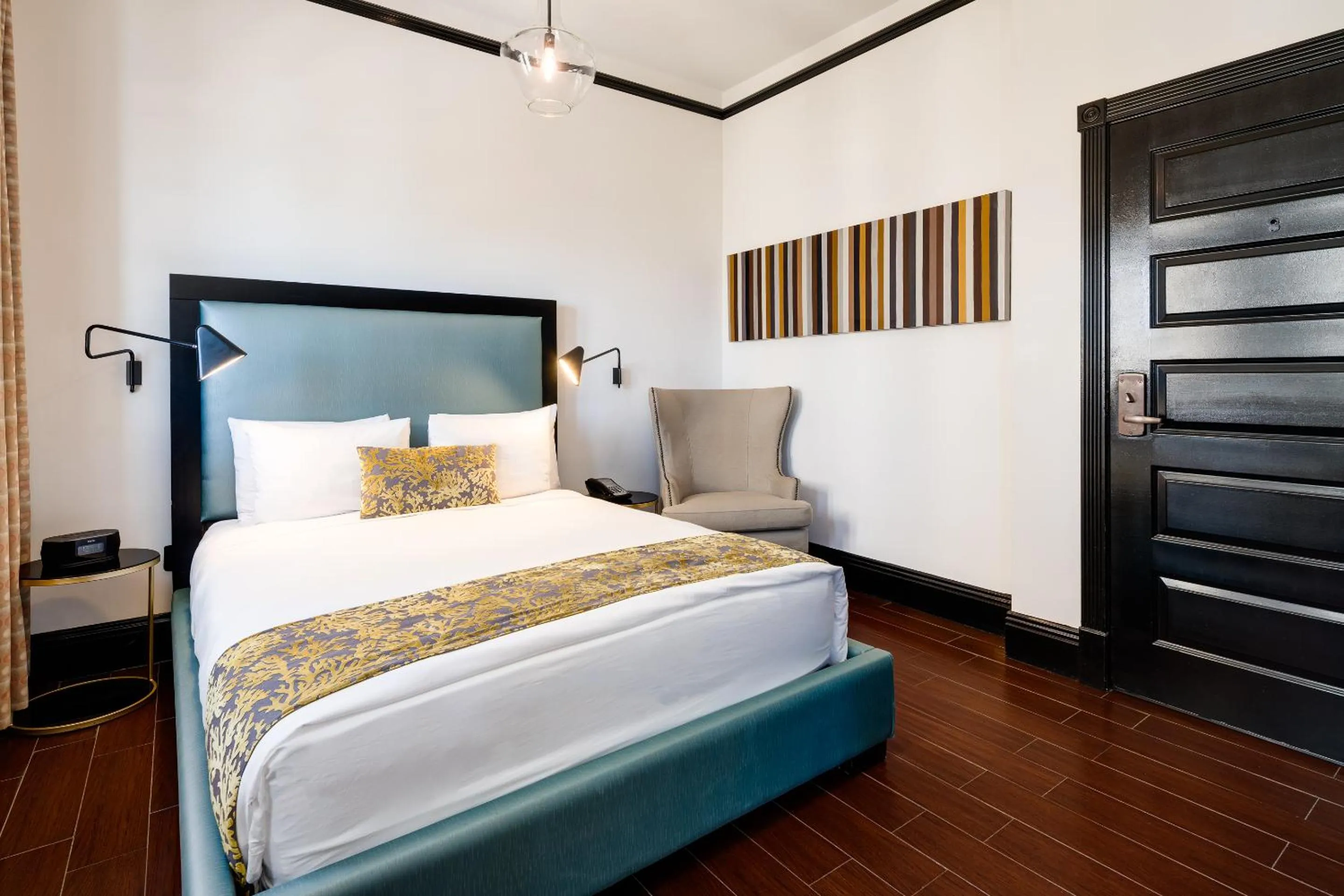 Bed in Hotel Croydon