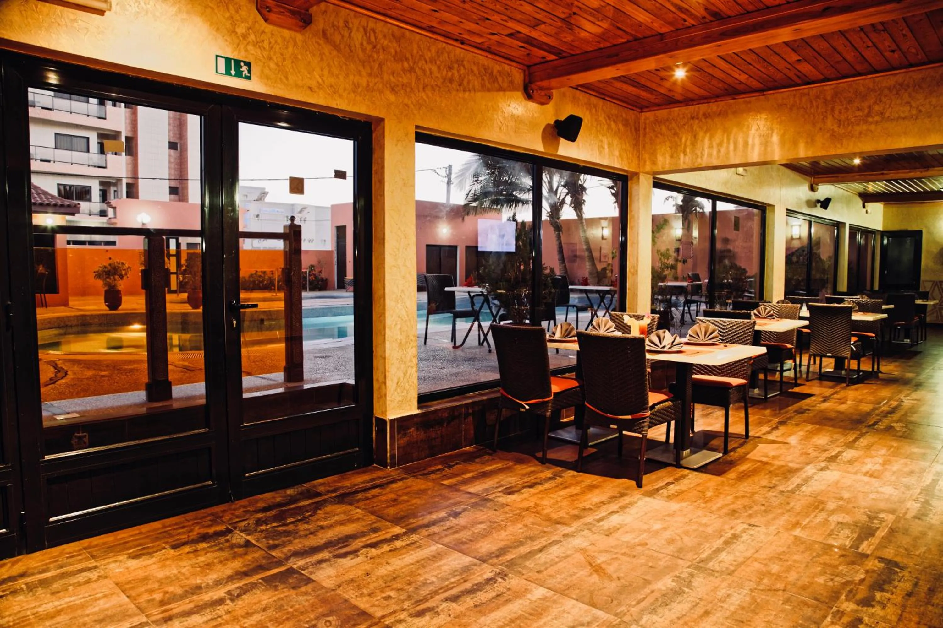 Restaurant/places to eat in Hôtel IMAN