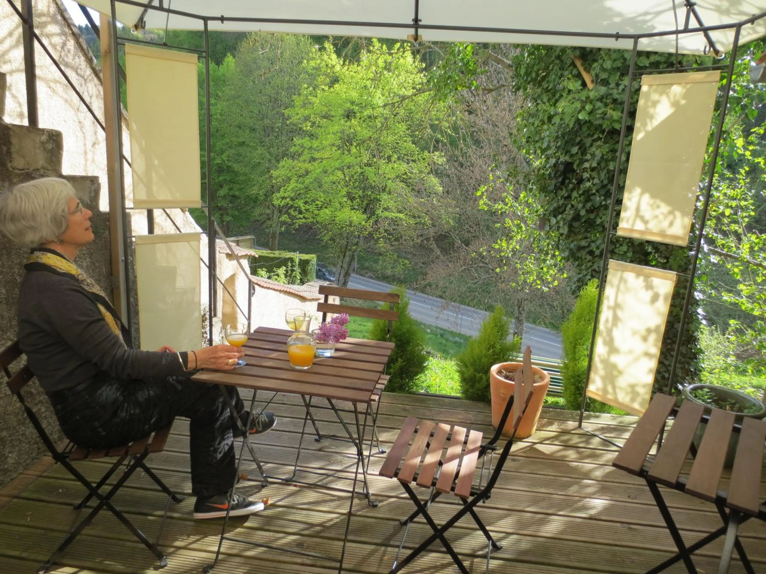 People in La Maison des Fontaines d'Alsace