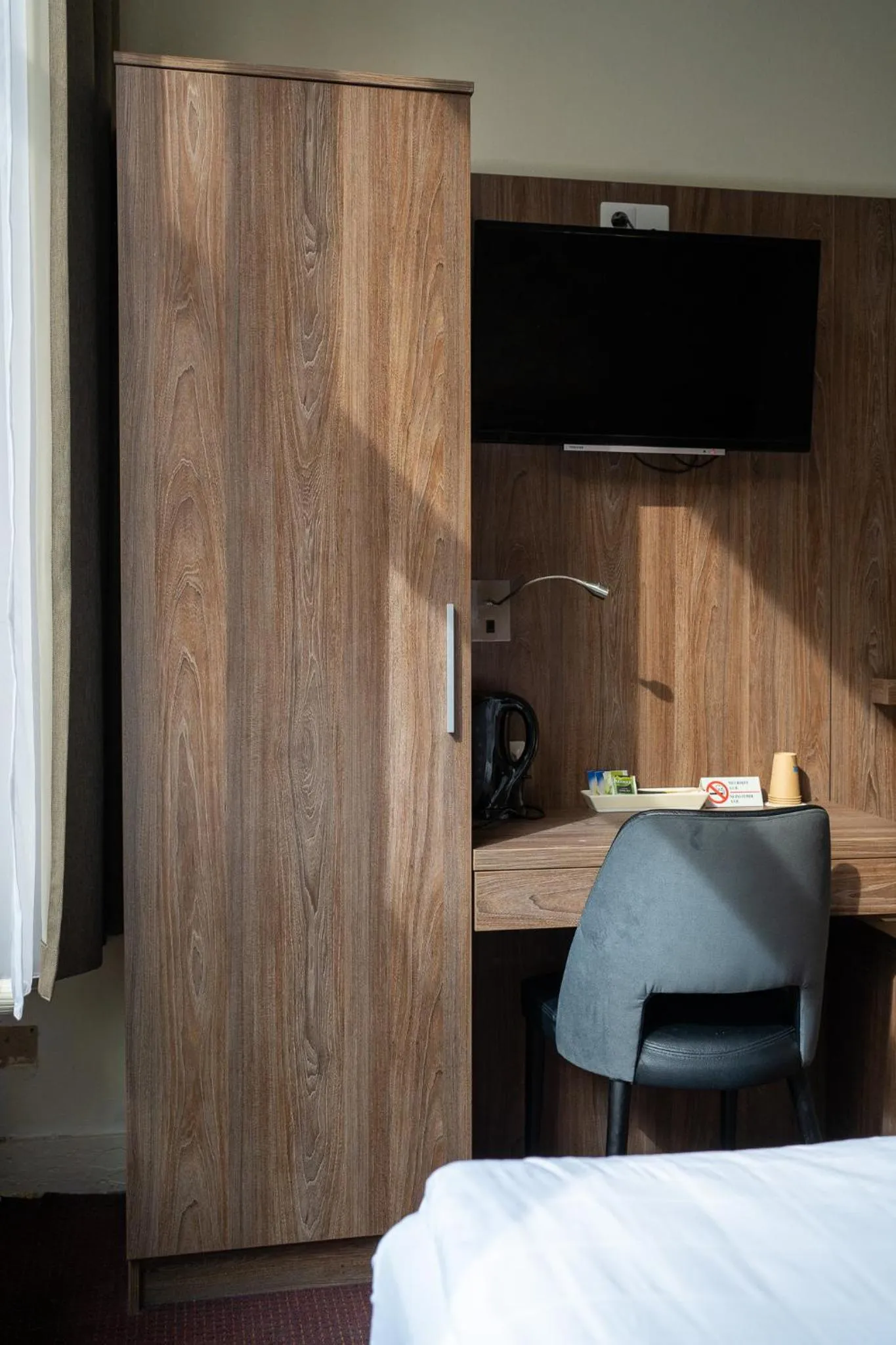 TV and multimedia, Bed in Aadam Wilhelmina Hotel