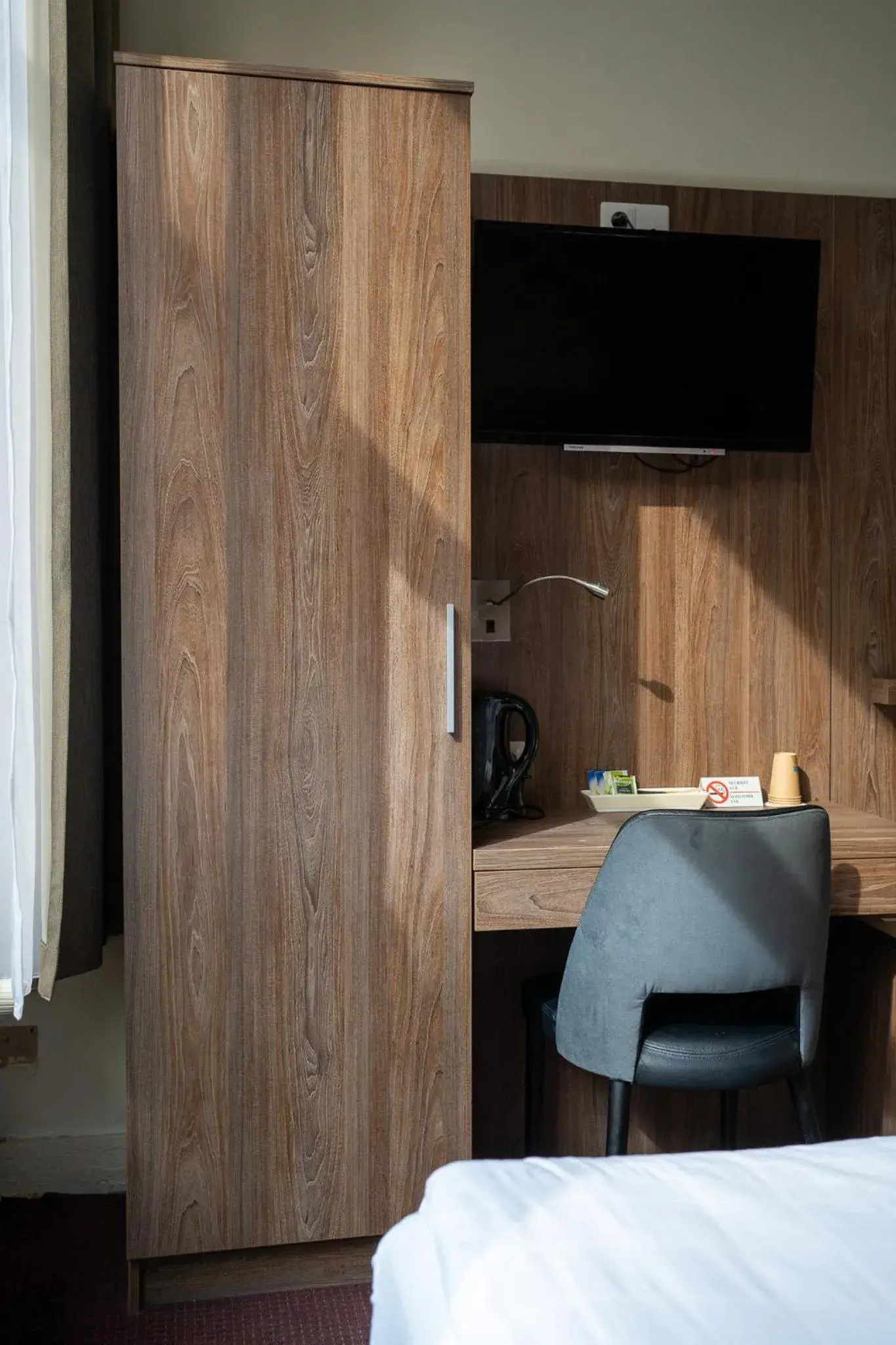 TV and multimedia, Bed in Aadam Wilhelmina Hotel TV and multimedia, Bed in Aadam Wilhelmina Hotel