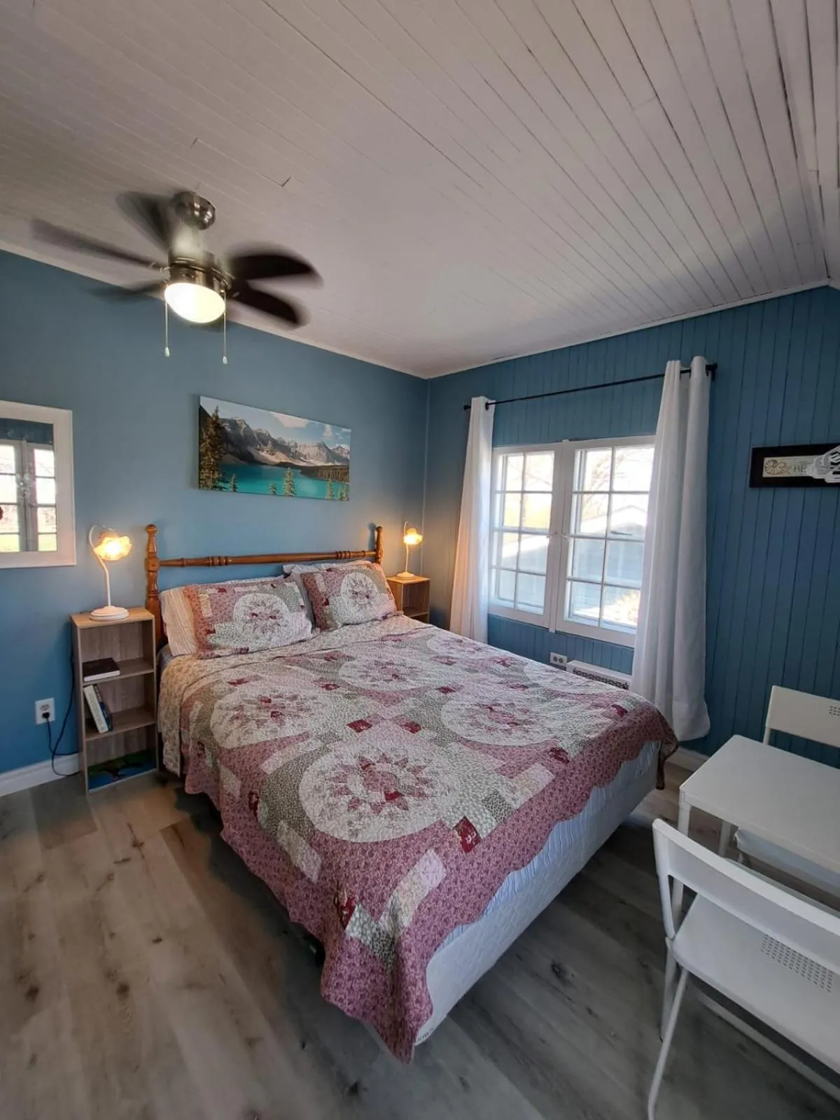 Bed in Windspire Inn