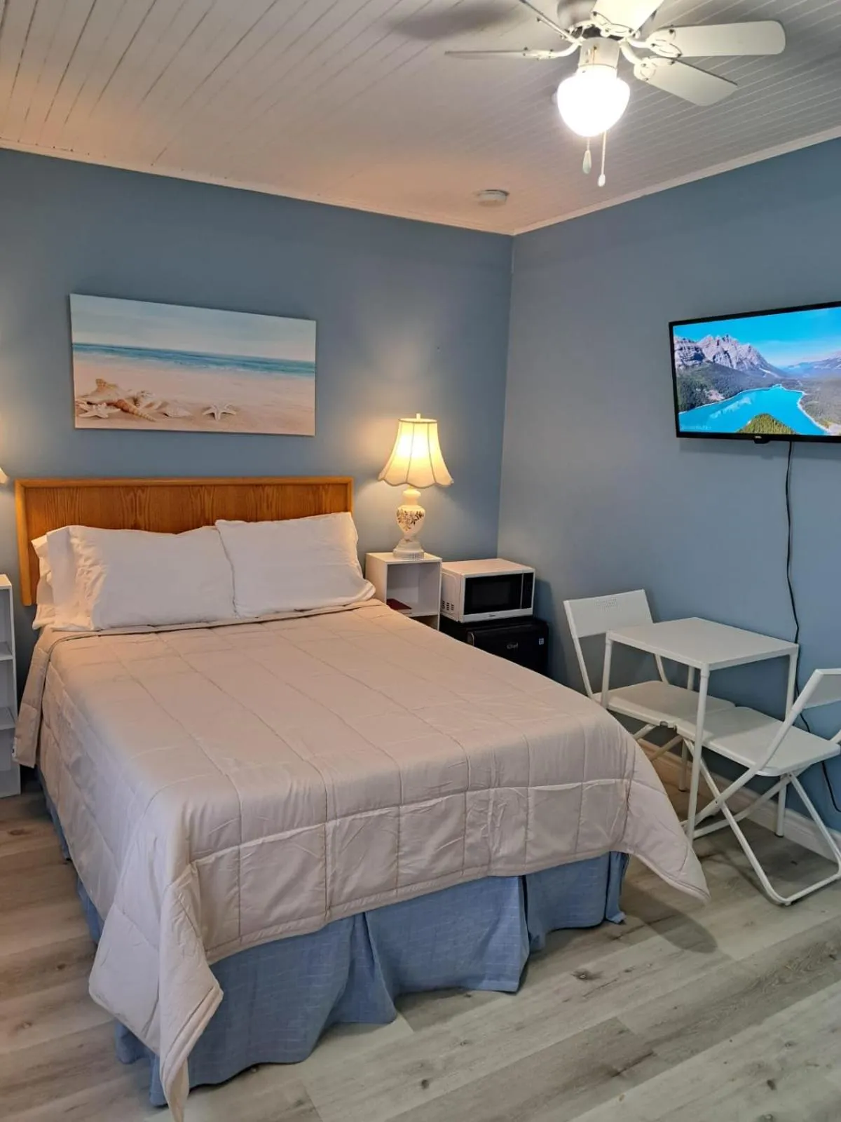 Bed in Windspire Inn