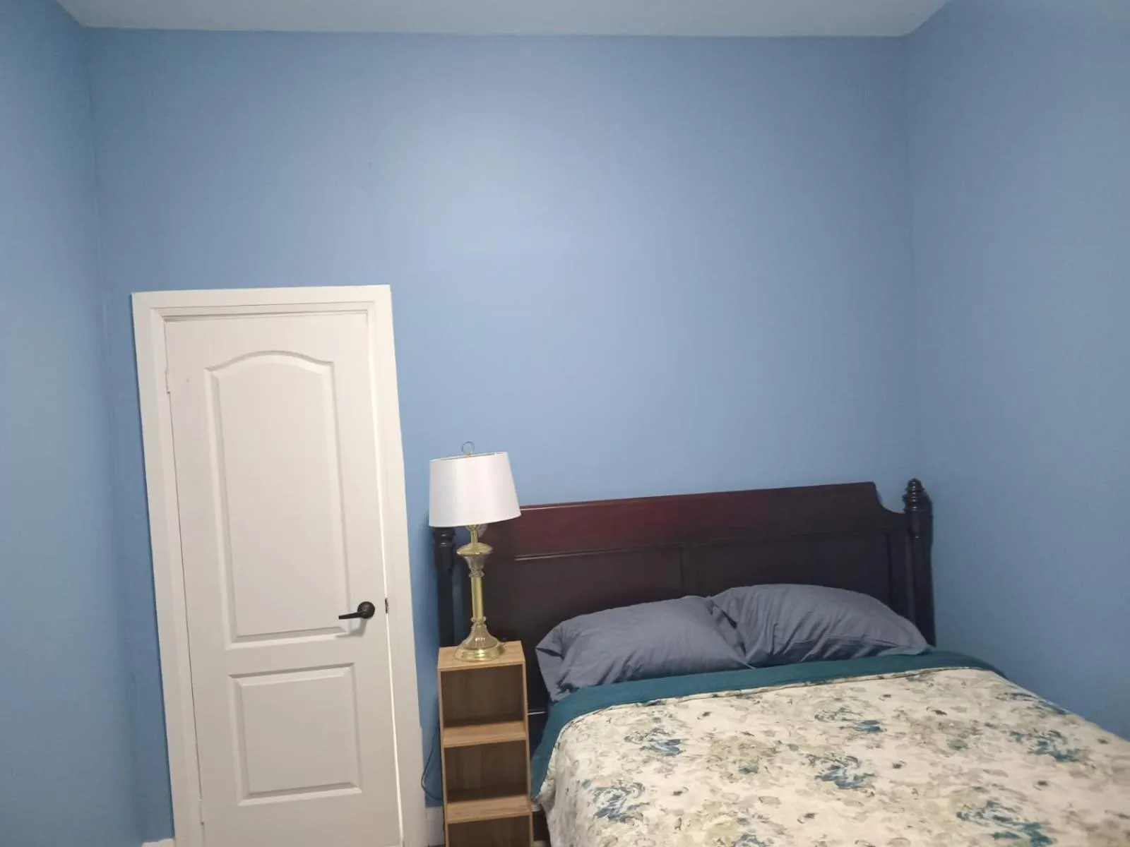 Bed in Windspire Inn