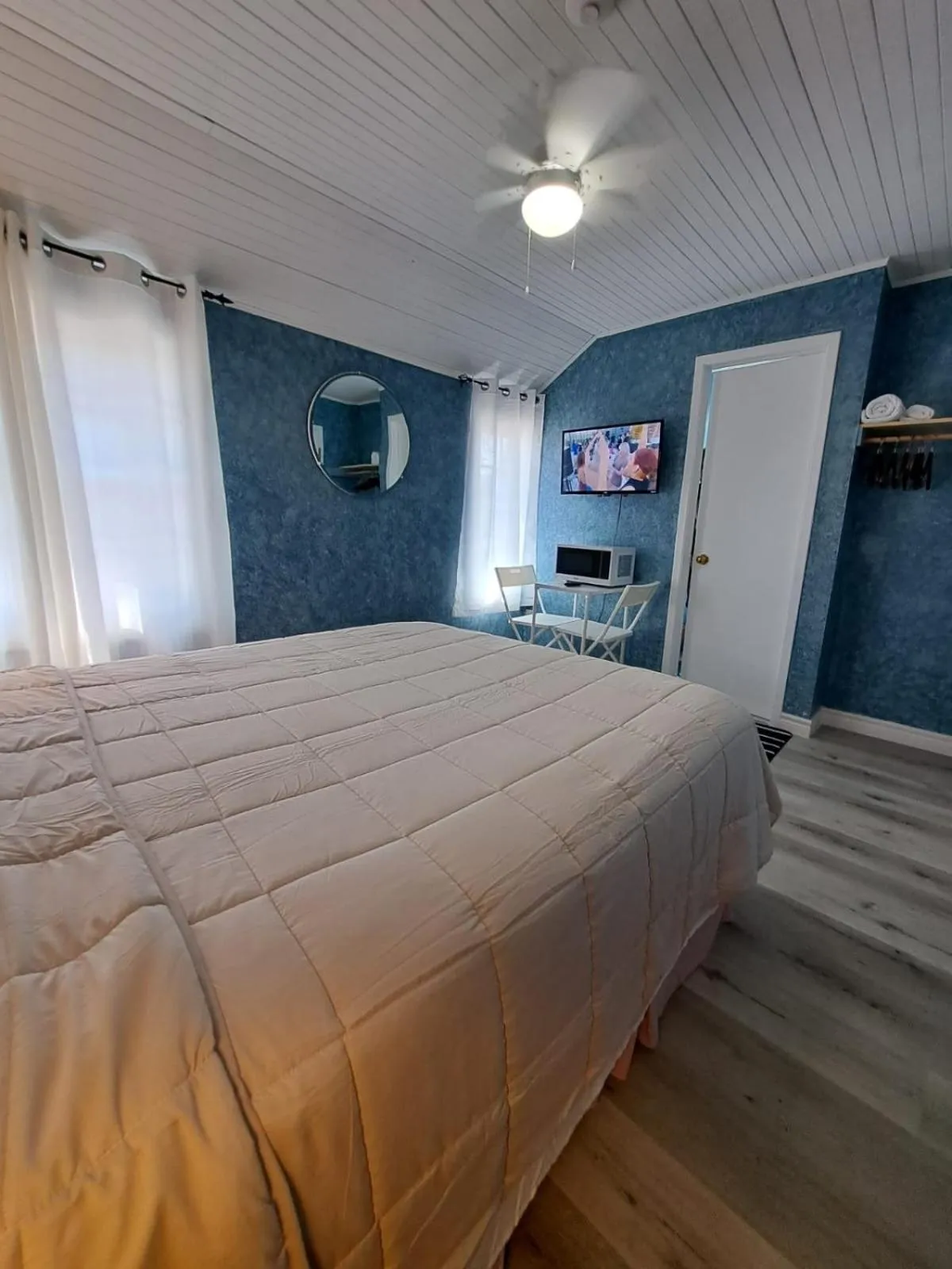 Bed in Windspire Inn