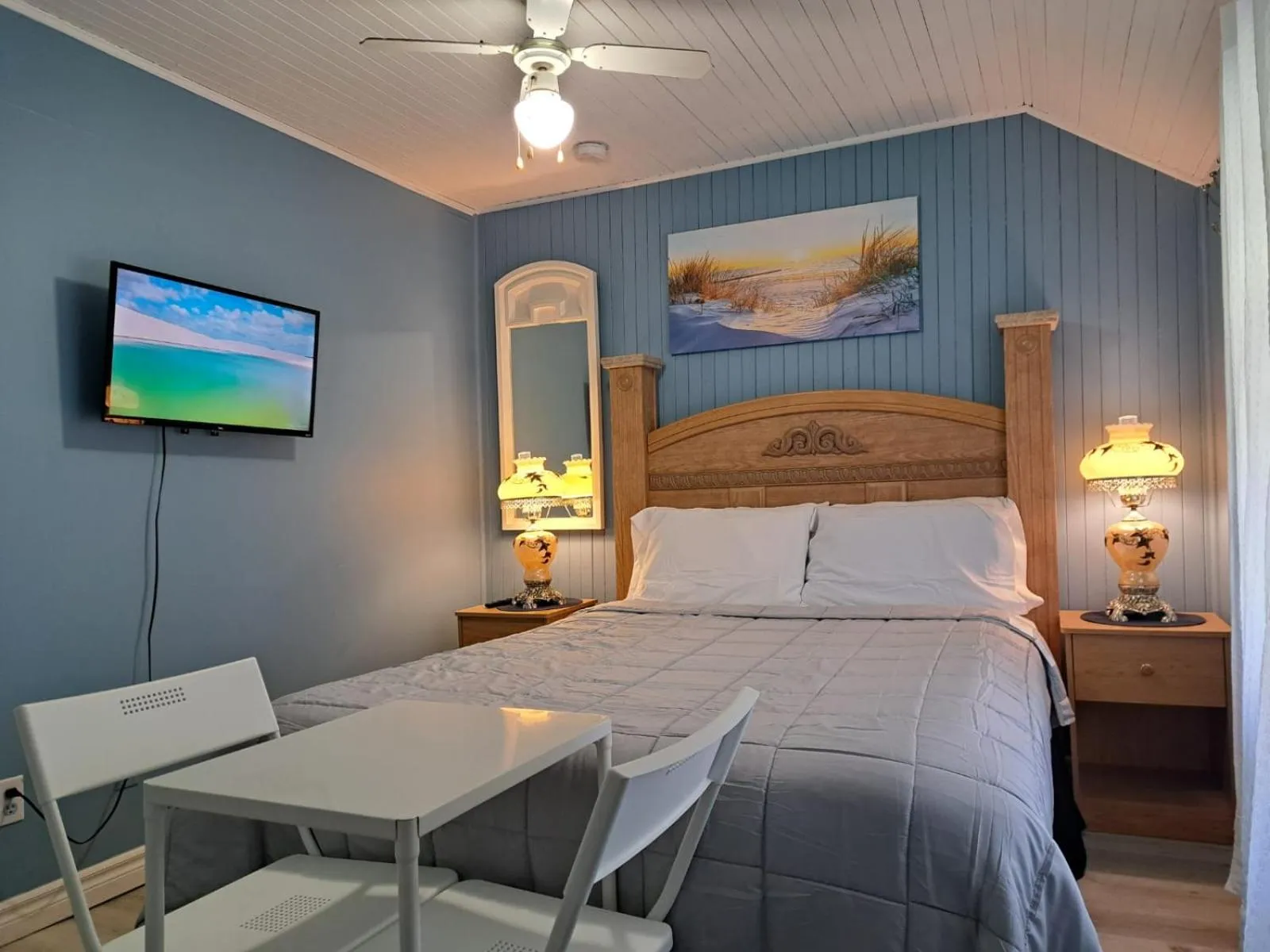 Bed in Windspire Inn