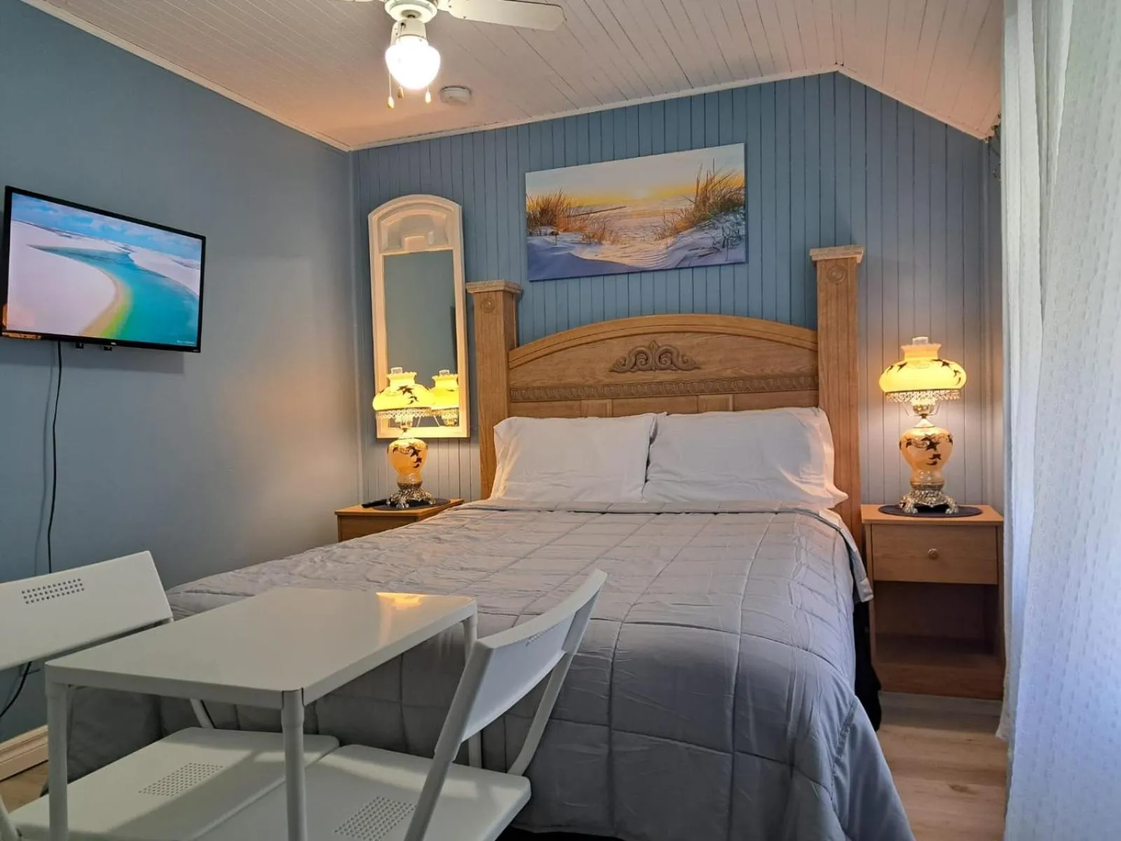 Bed in Windspire Inn