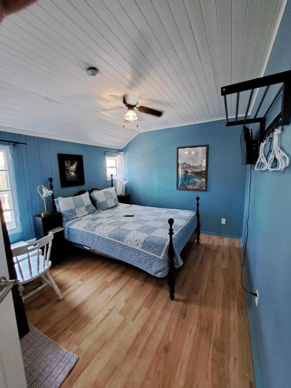 Bed in Windspire Inn