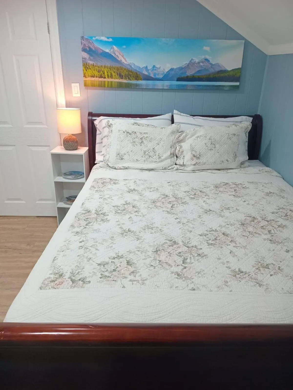 Bed in Windspire Inn