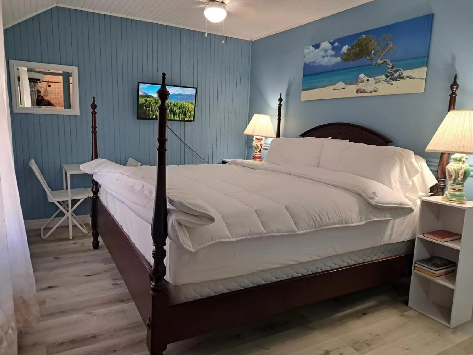 Bed in Windspire Inn