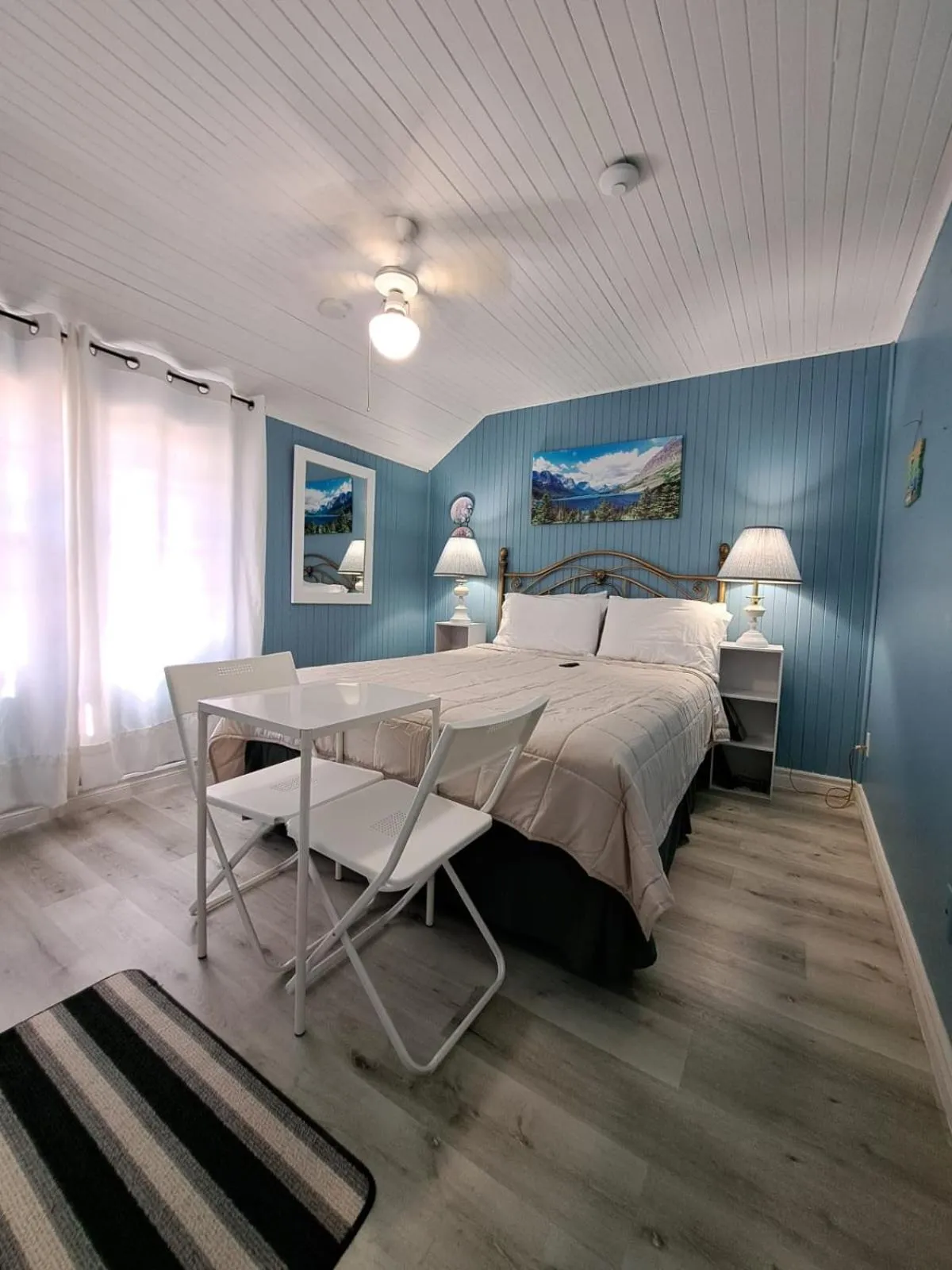 Bed in Windspire Inn