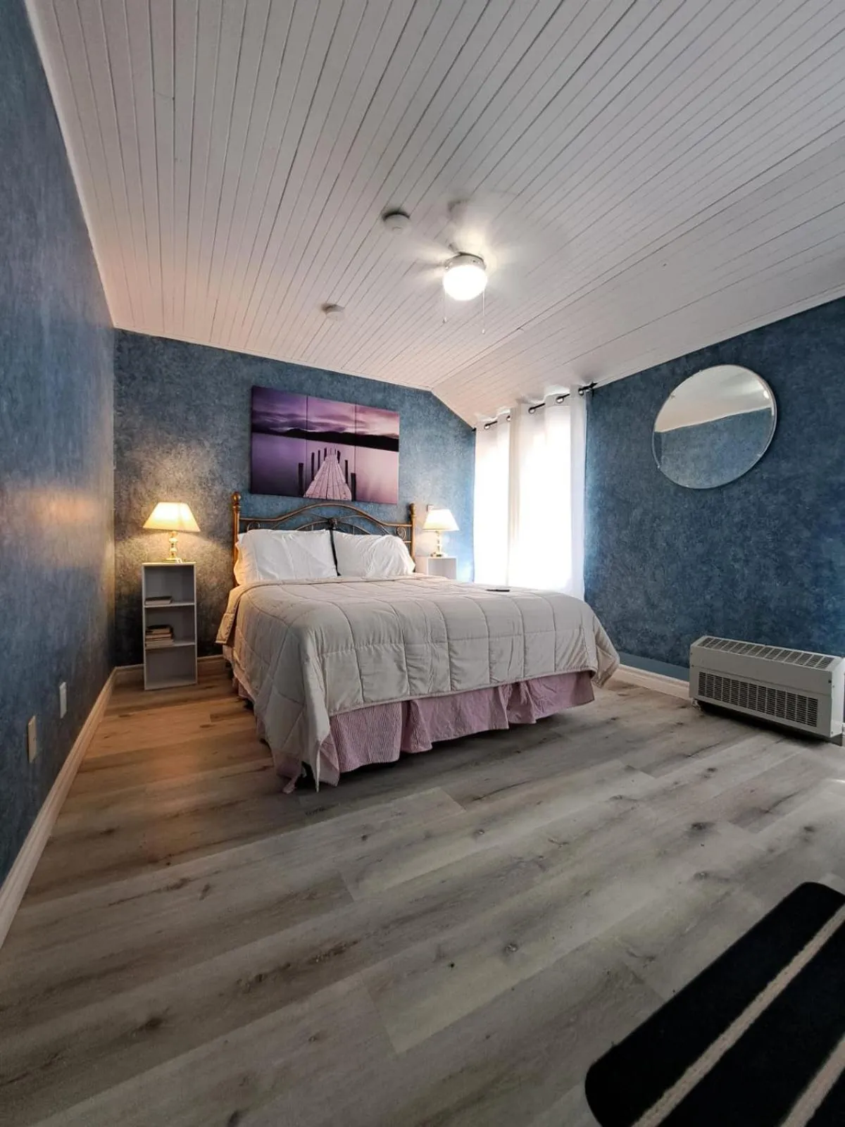 Bed in Windspire Inn