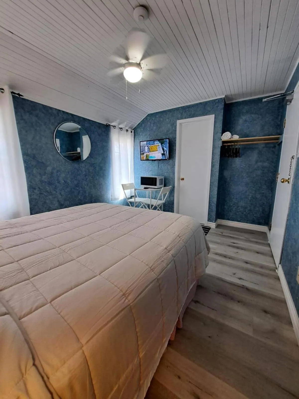 Bed in Windspire Inn