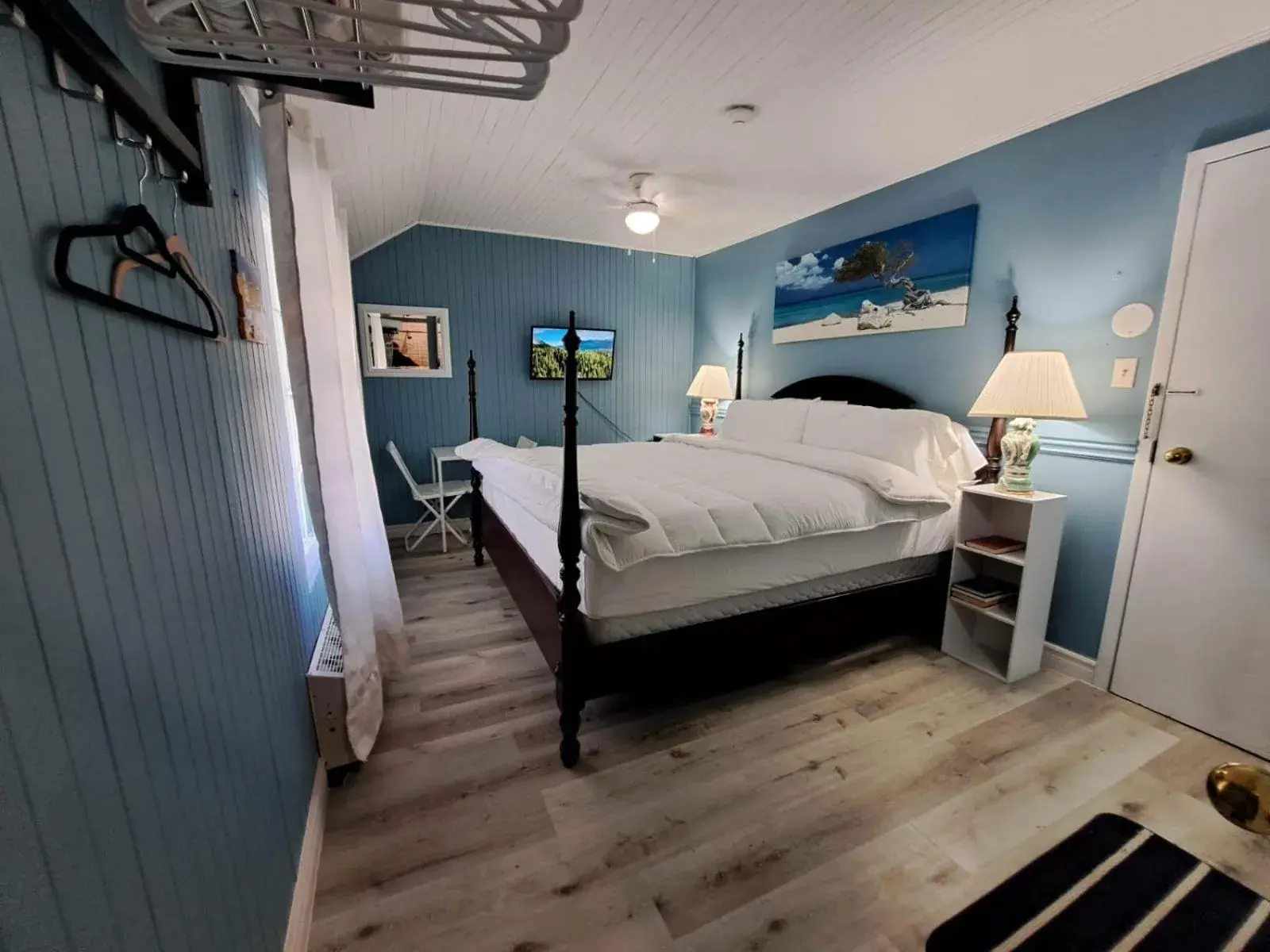 King Room in Windspire Inn King Room in Windspire Inn