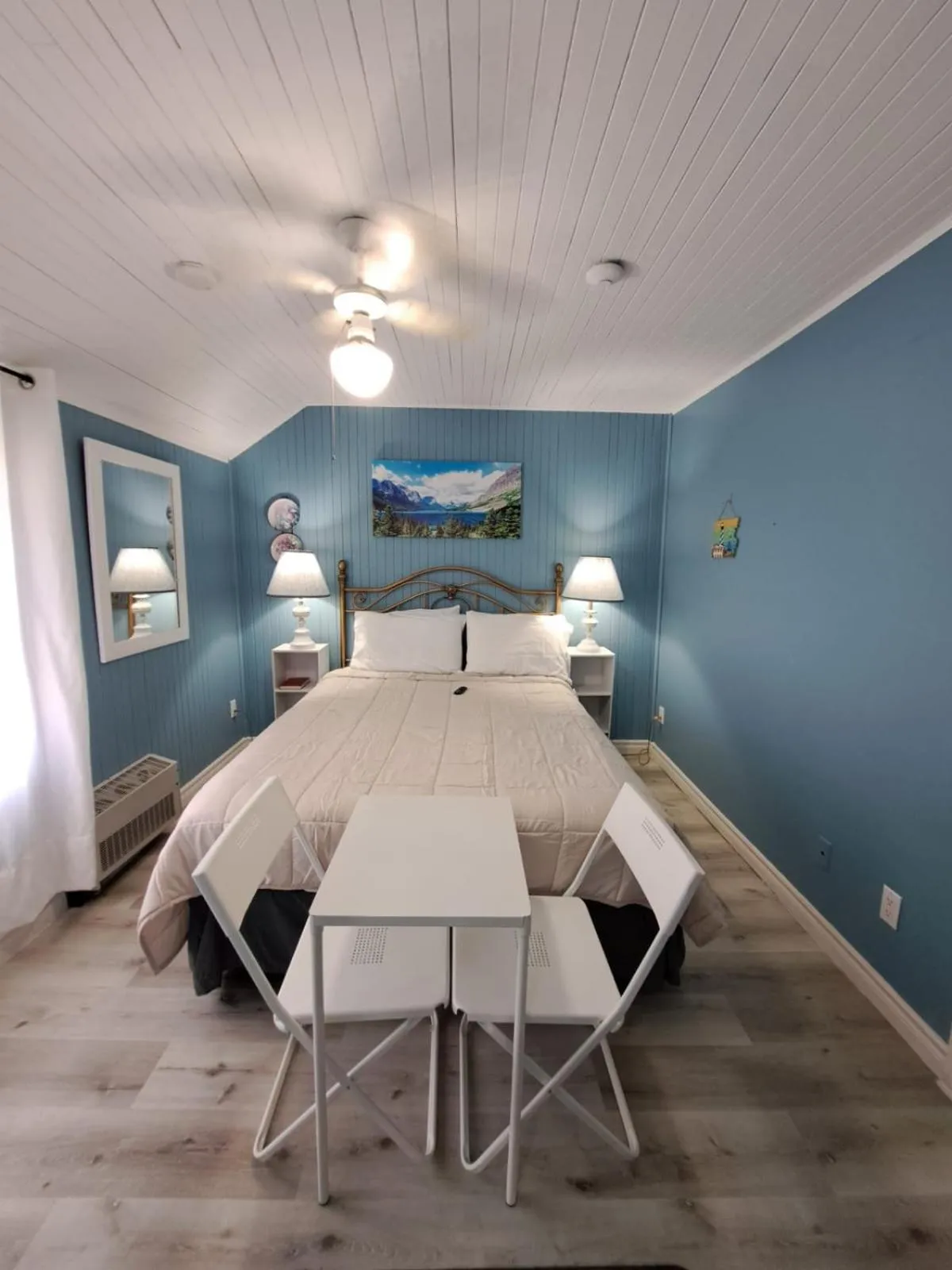 Bed in Windspire Inn