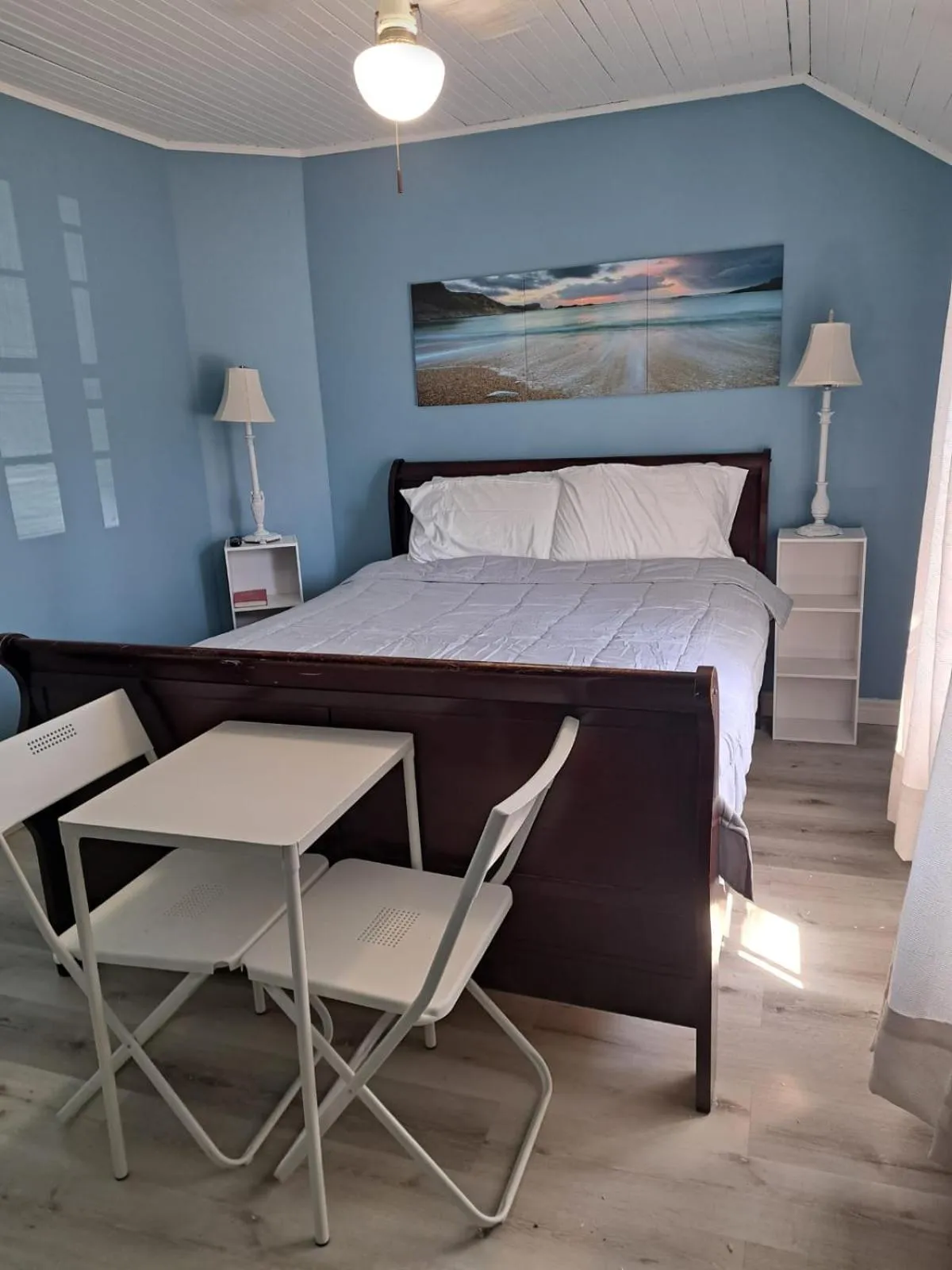 Bed in Windspire Inn