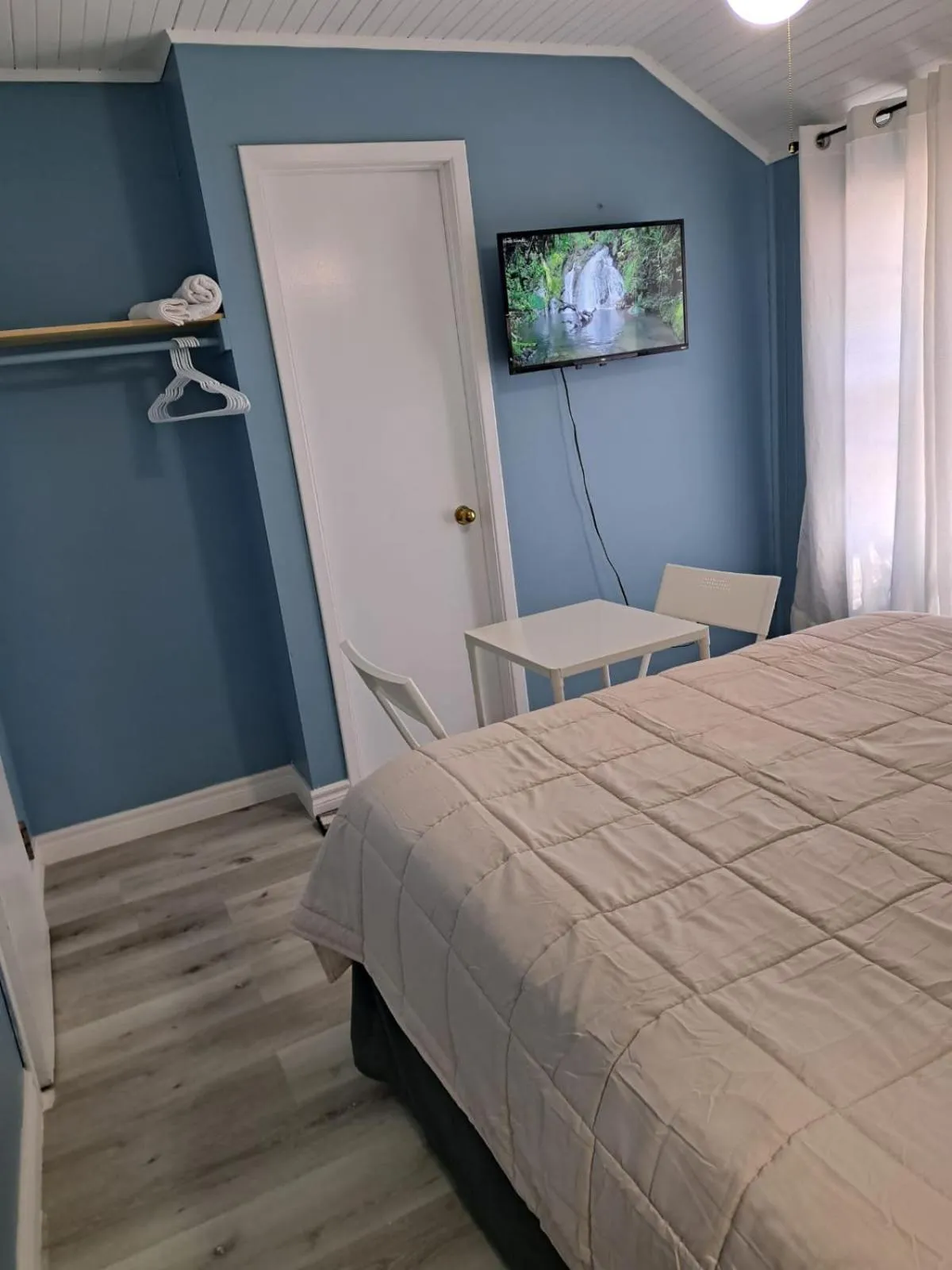 Bed in Windspire Inn