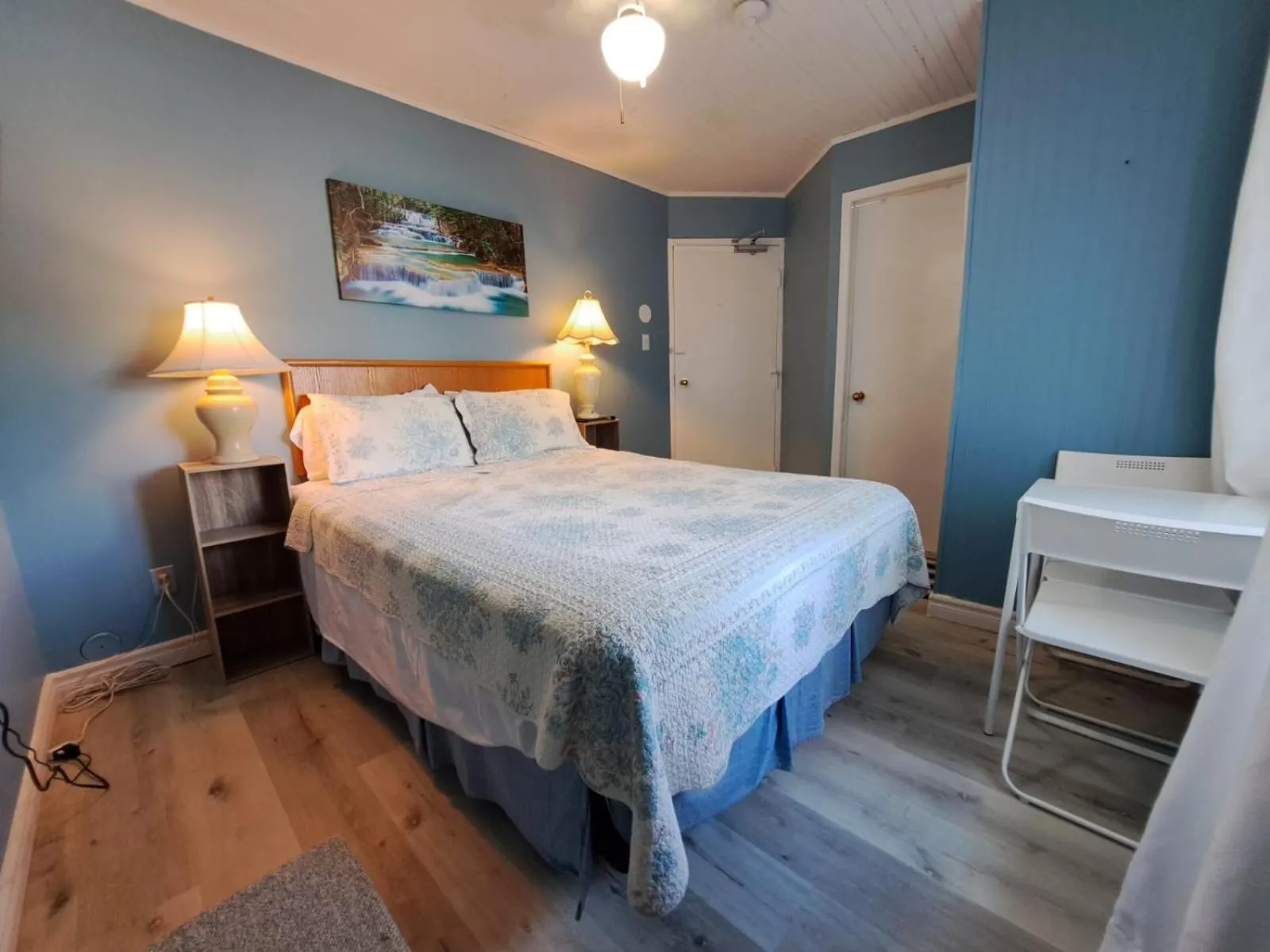 Bed in Windspire Inn