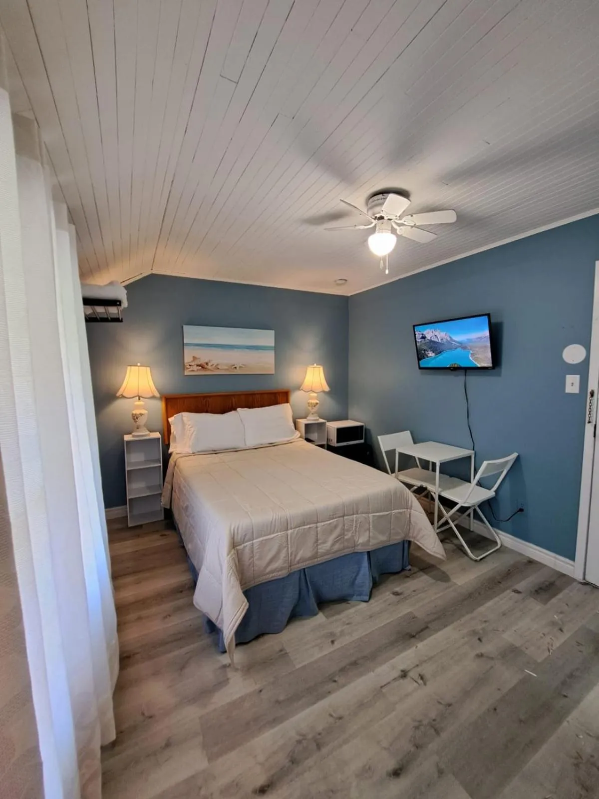 Bed in Windspire Inn