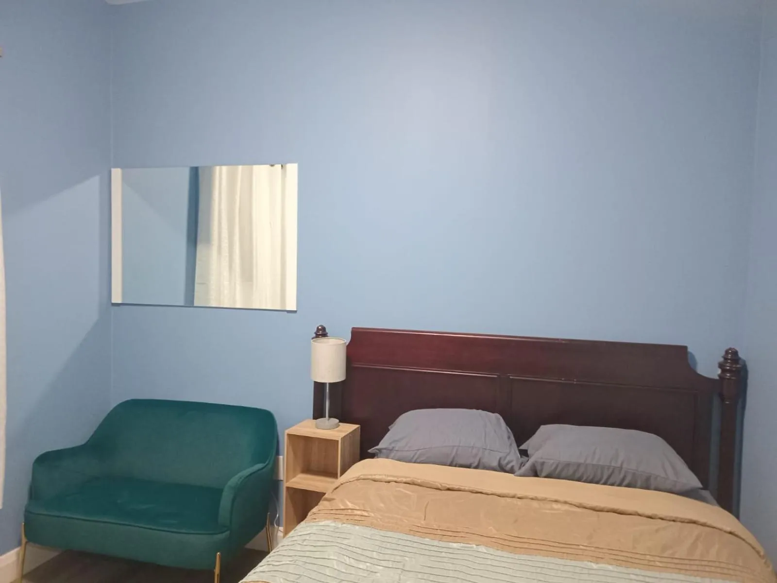 Bed in Windspire Inn