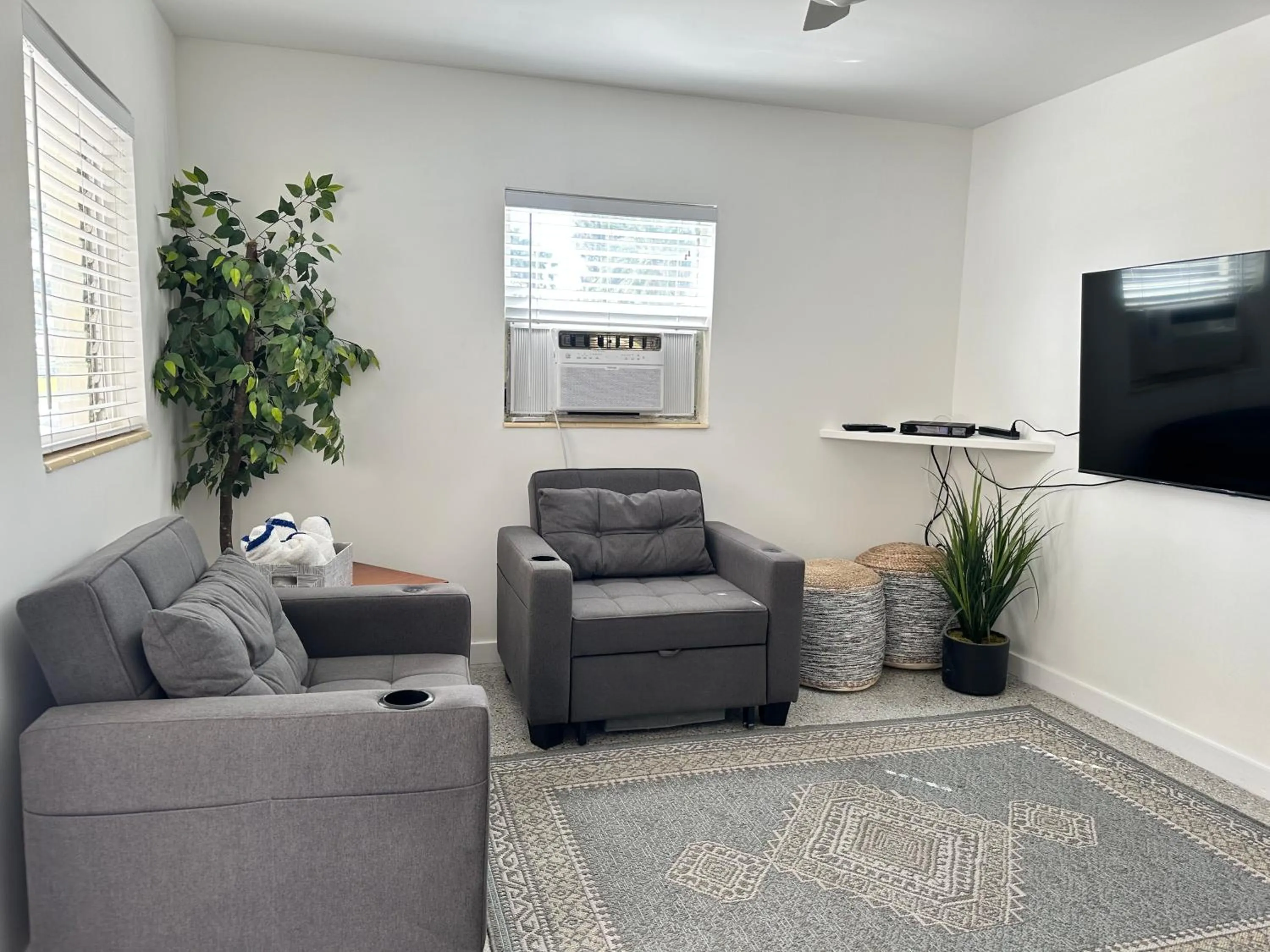 Living room in EBBTIDE INN