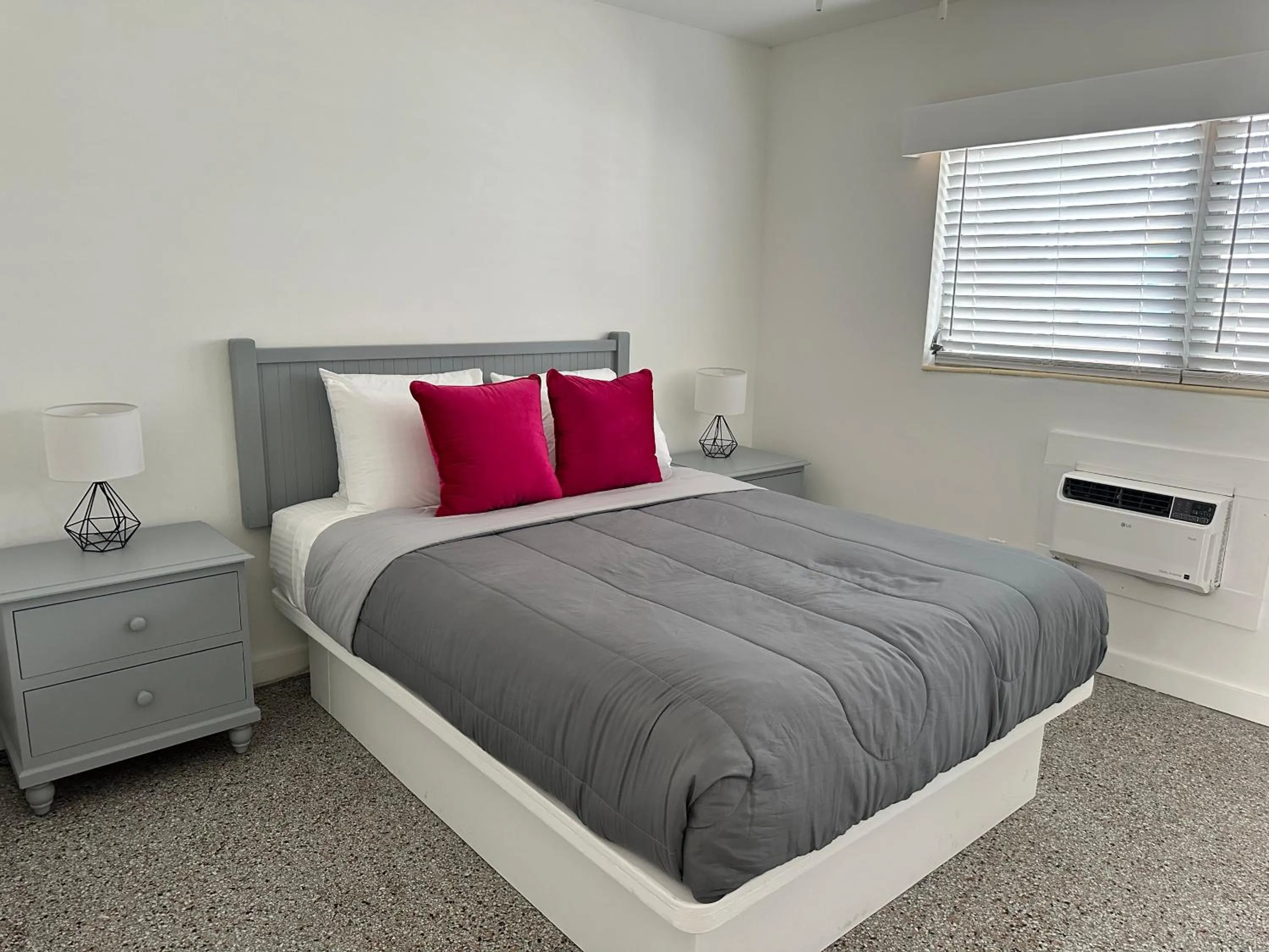 Bedroom, Bed in EBBTIDE INN