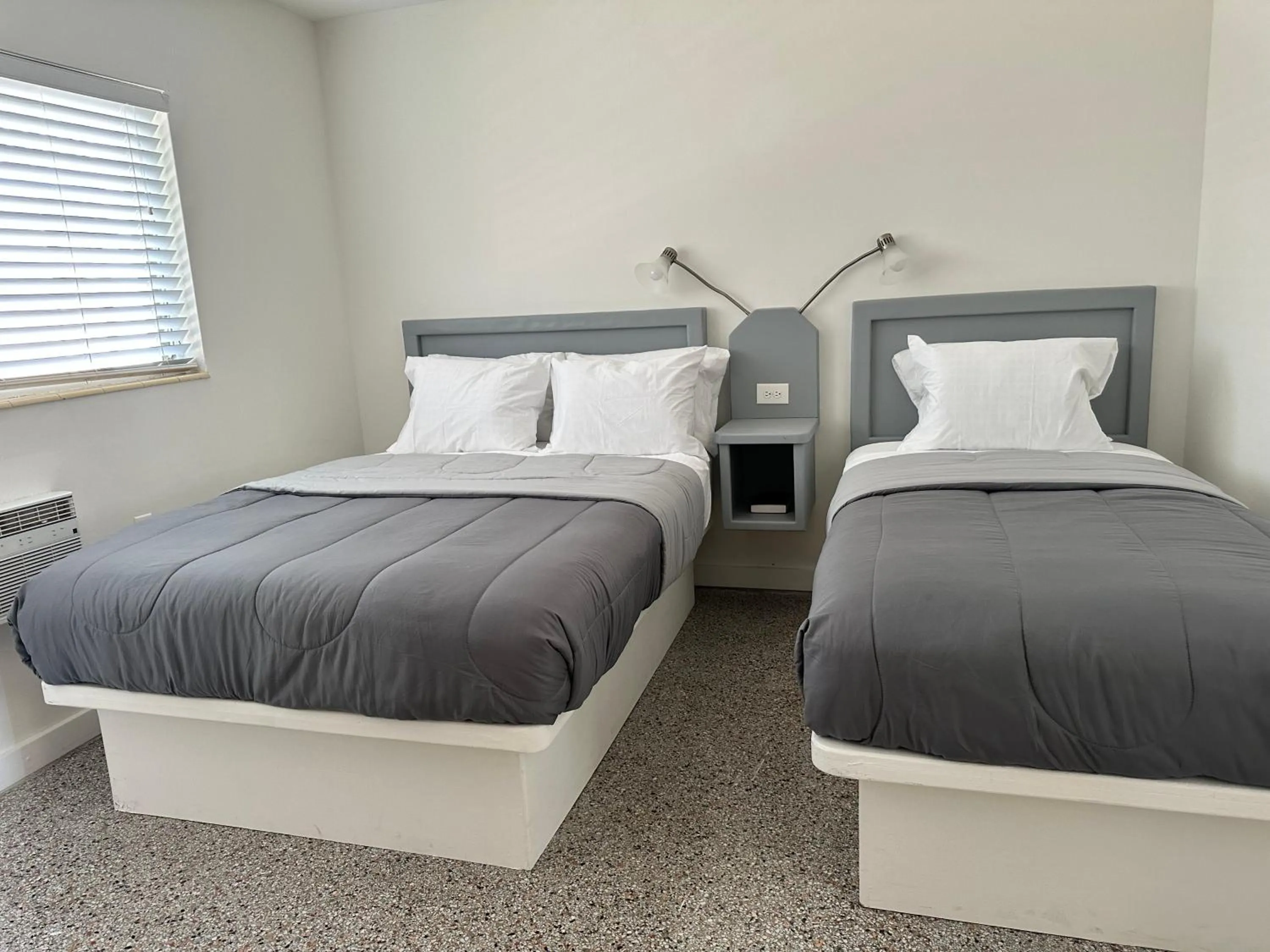 Bedroom, Bed in EBBTIDE INN